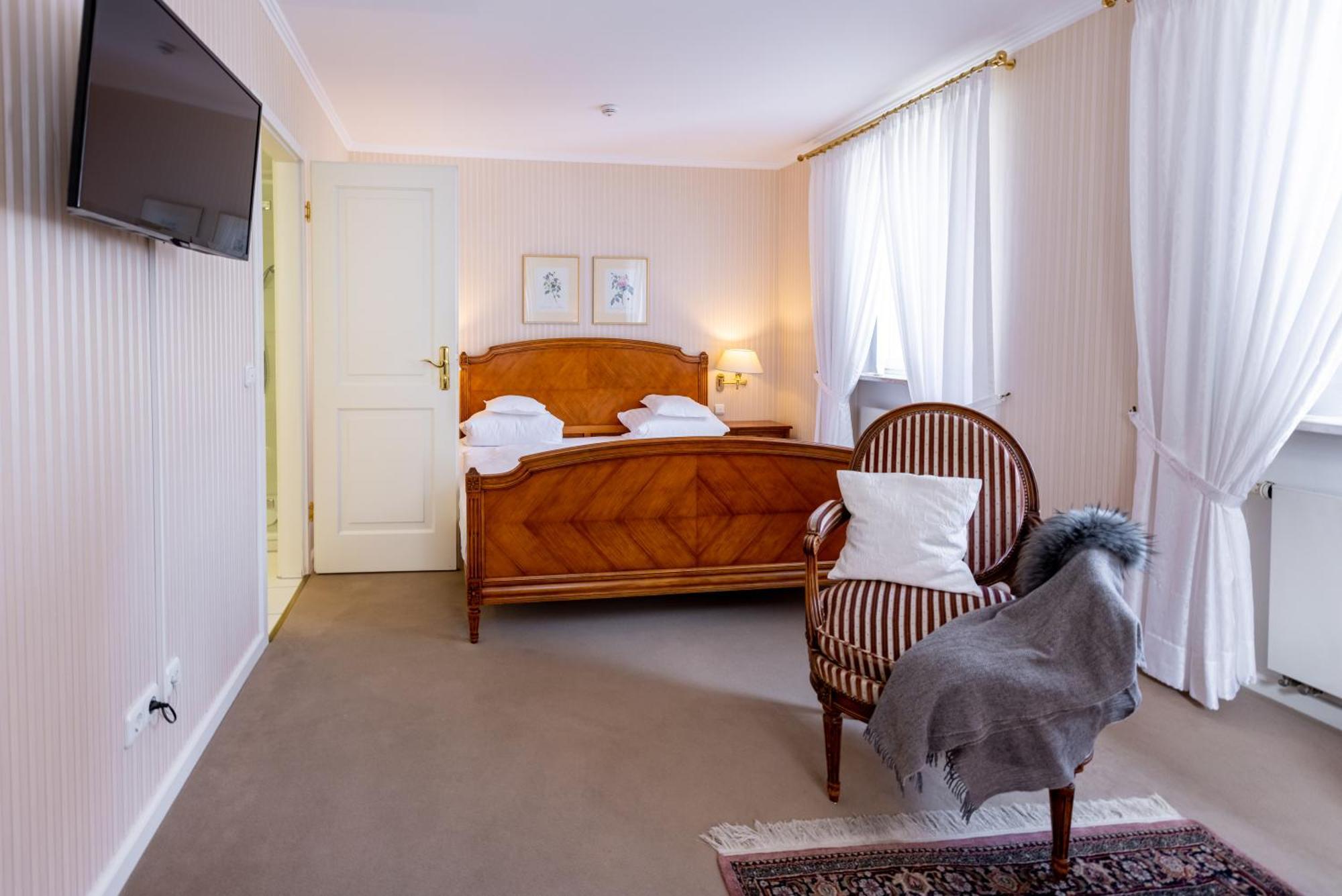 Double Room,1528210069:JPEG