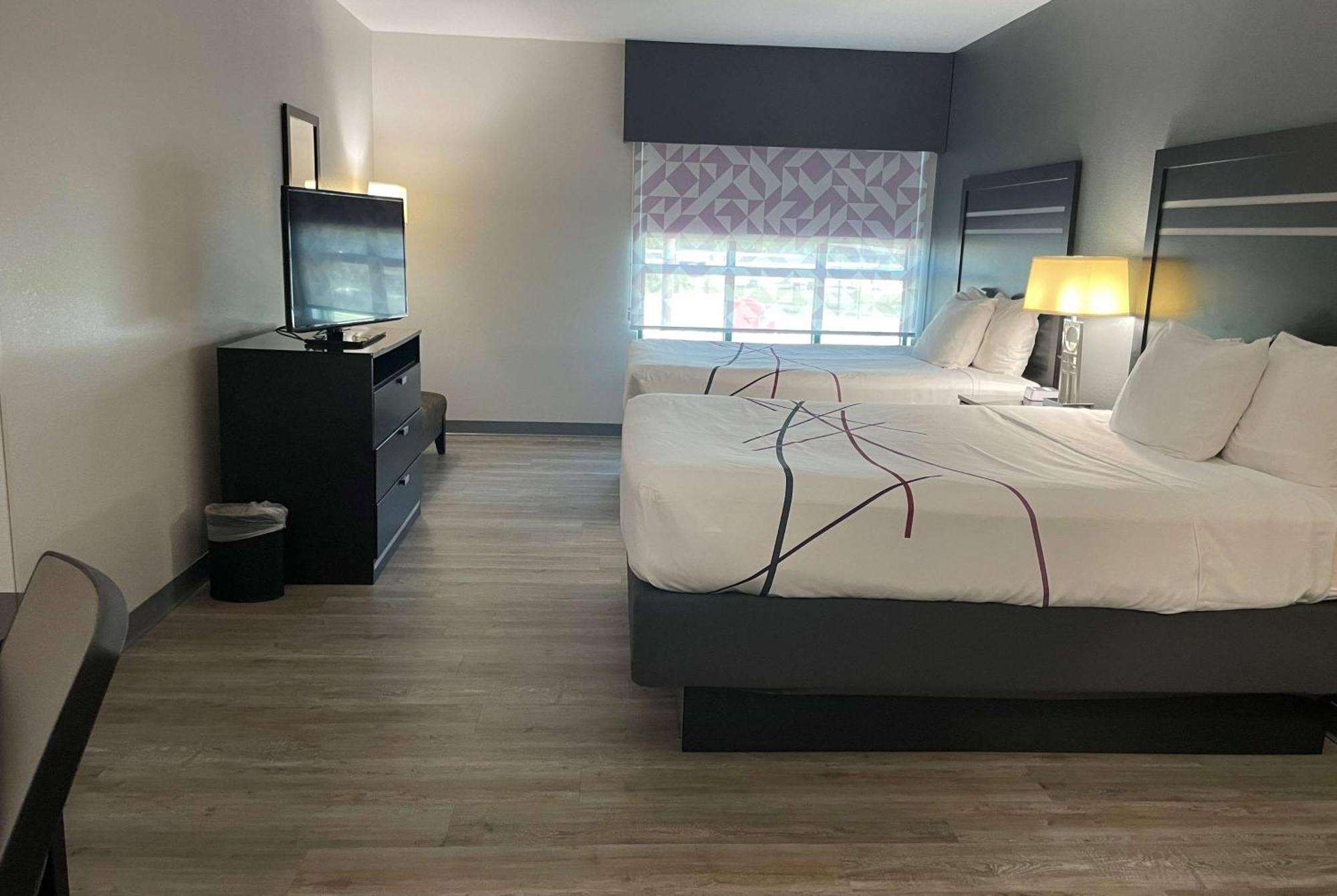 Studio Suite Two Queen Beds Non-Smoking,839081672:JPEG