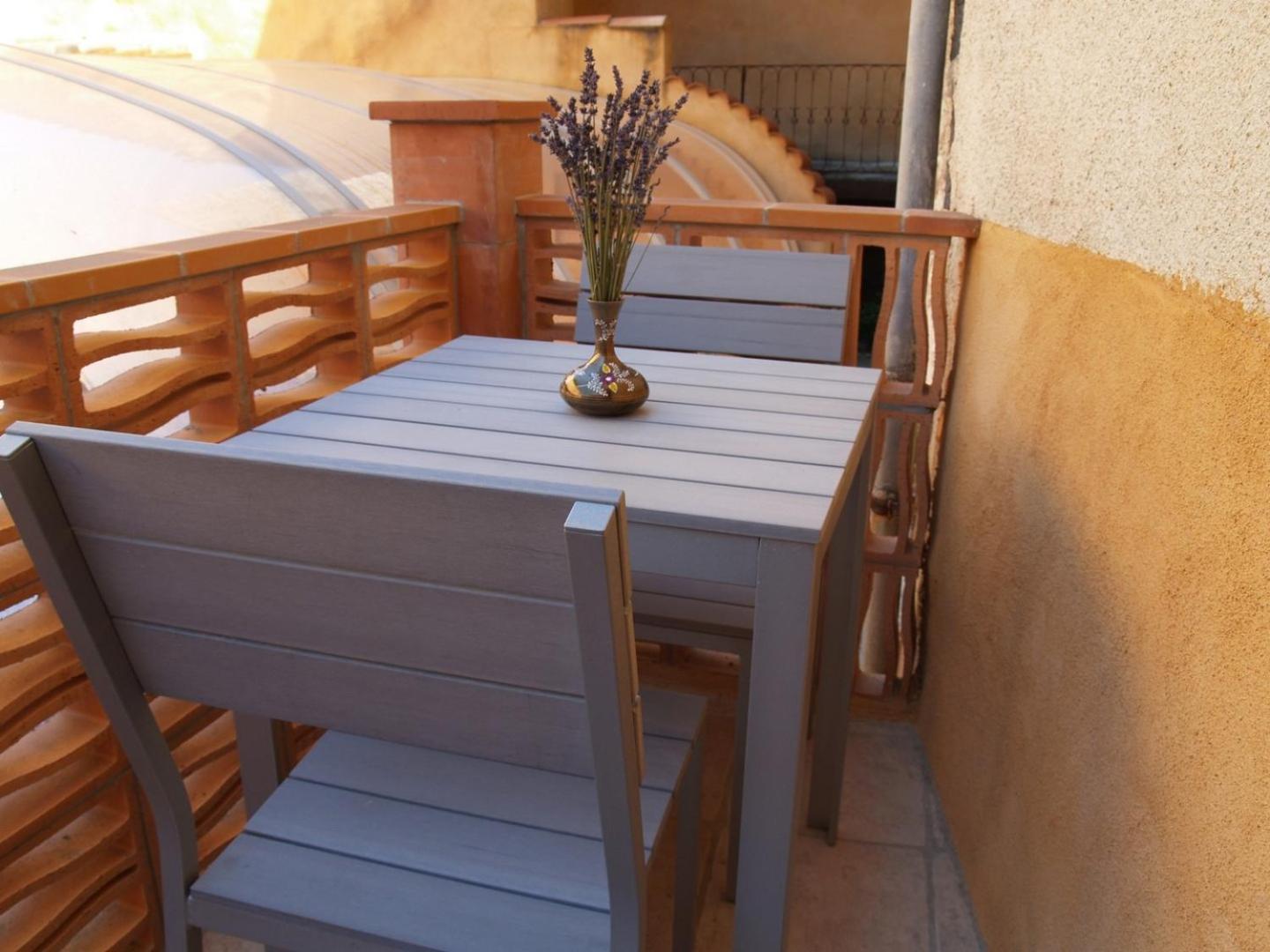 One-Bedroom Apartment with Pool View,1587496118:JPEG