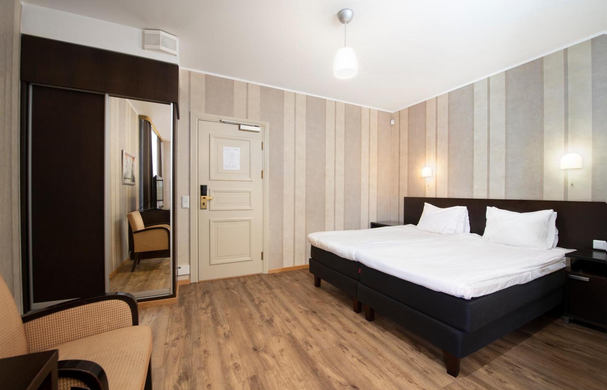 Standard Twin Room Classical Side Building