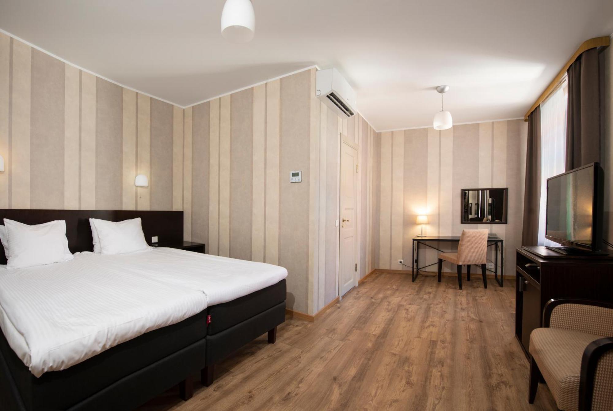Standard Twin Room Classical Side Building