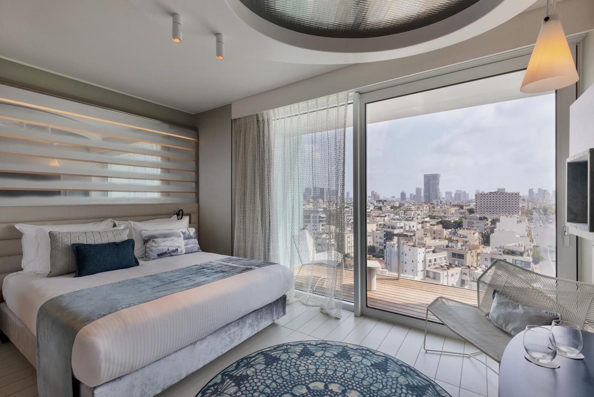 Port Deluxe Balcony City View