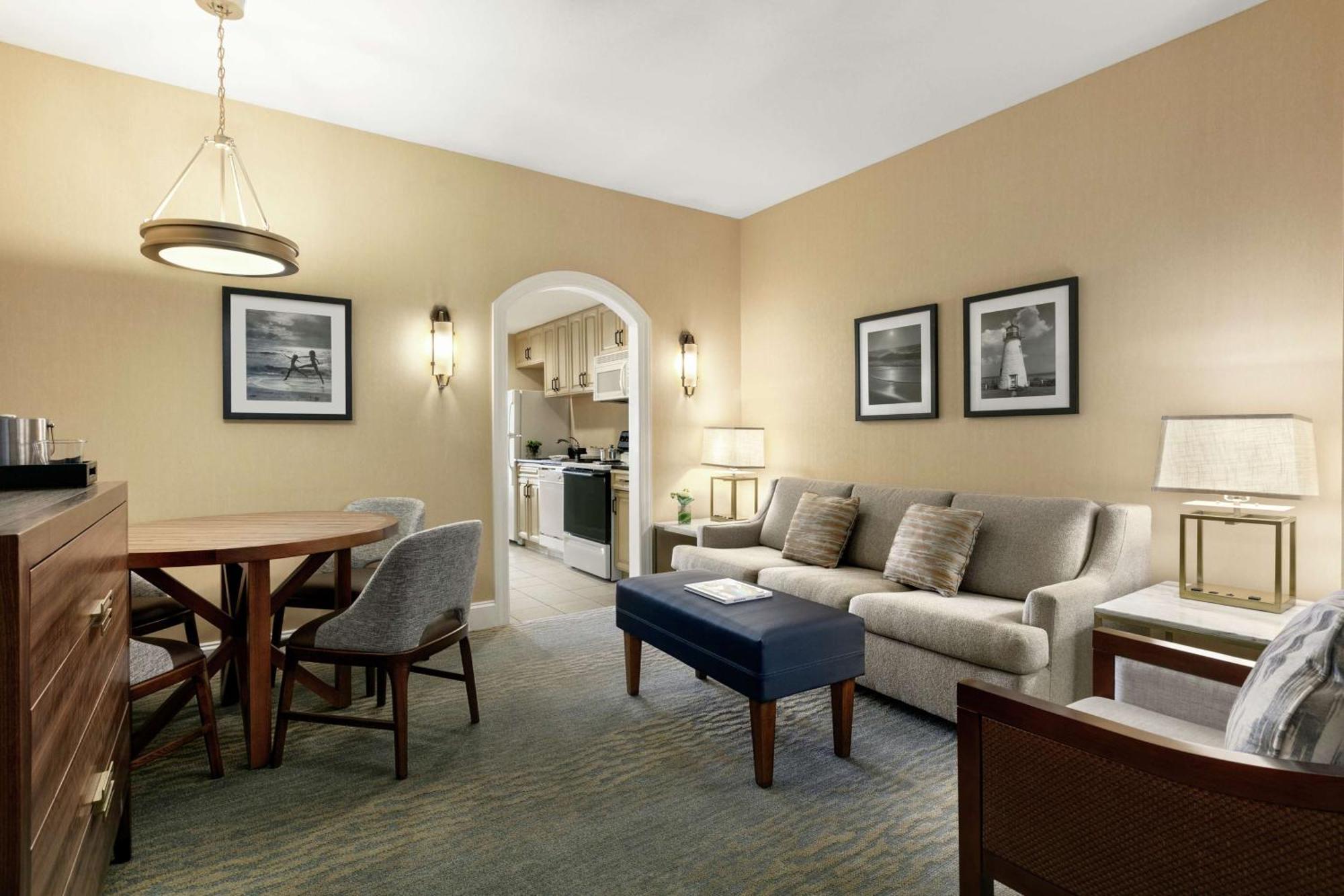 Queen Suite with Two Queen Beds - Poolside,1551446284:JPEG