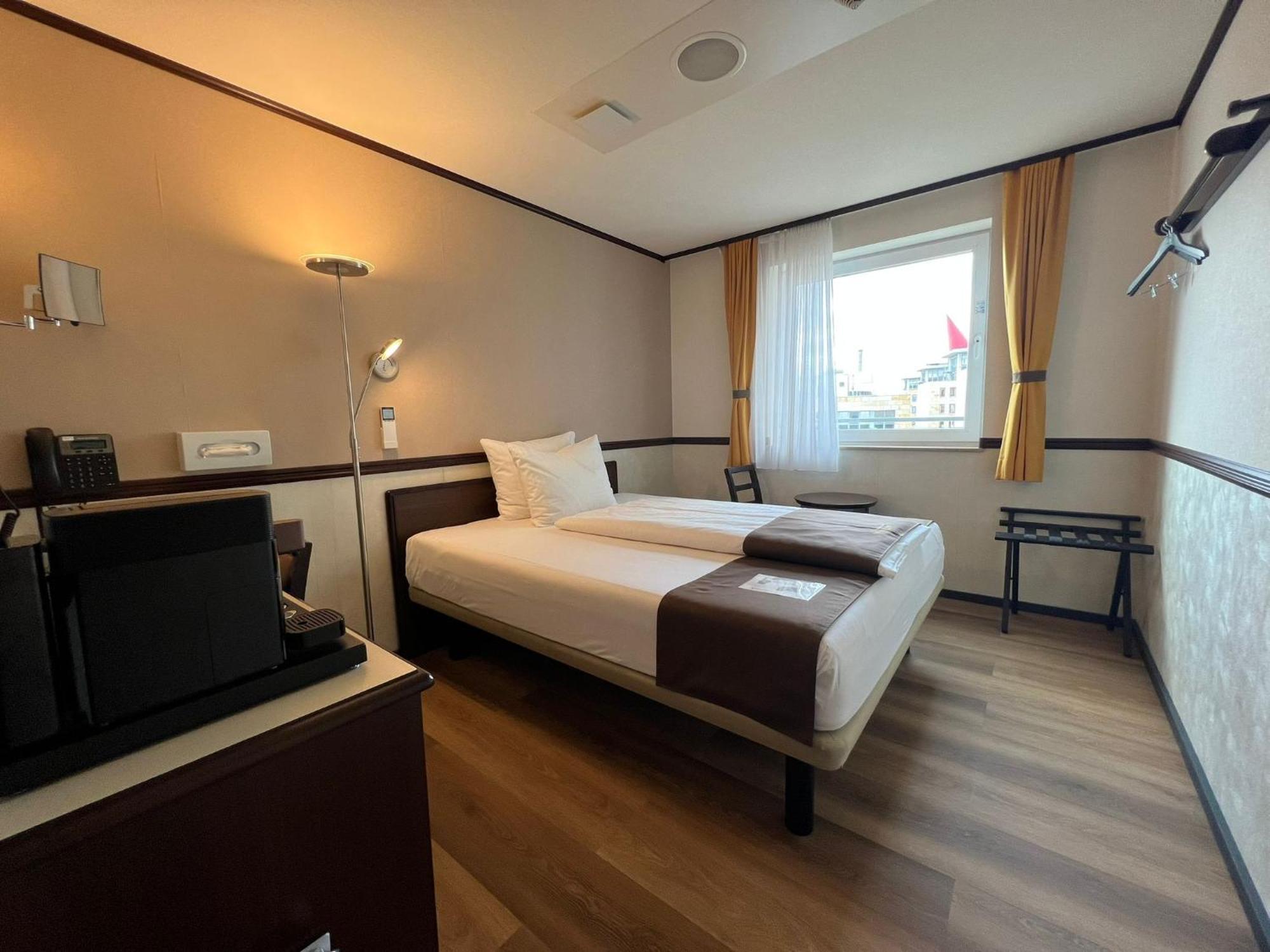Deluxe Single Room
