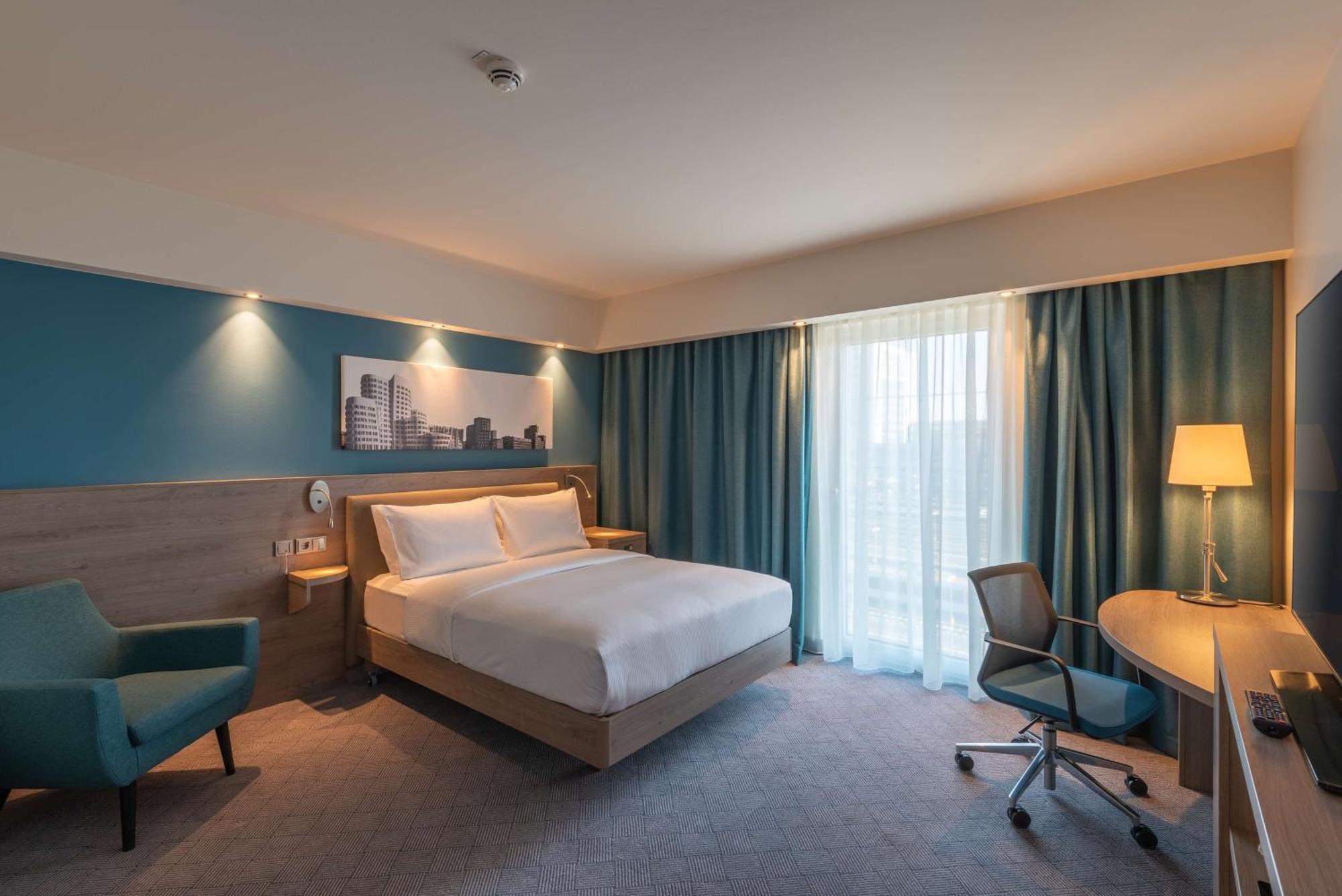 Queen Room Accessible