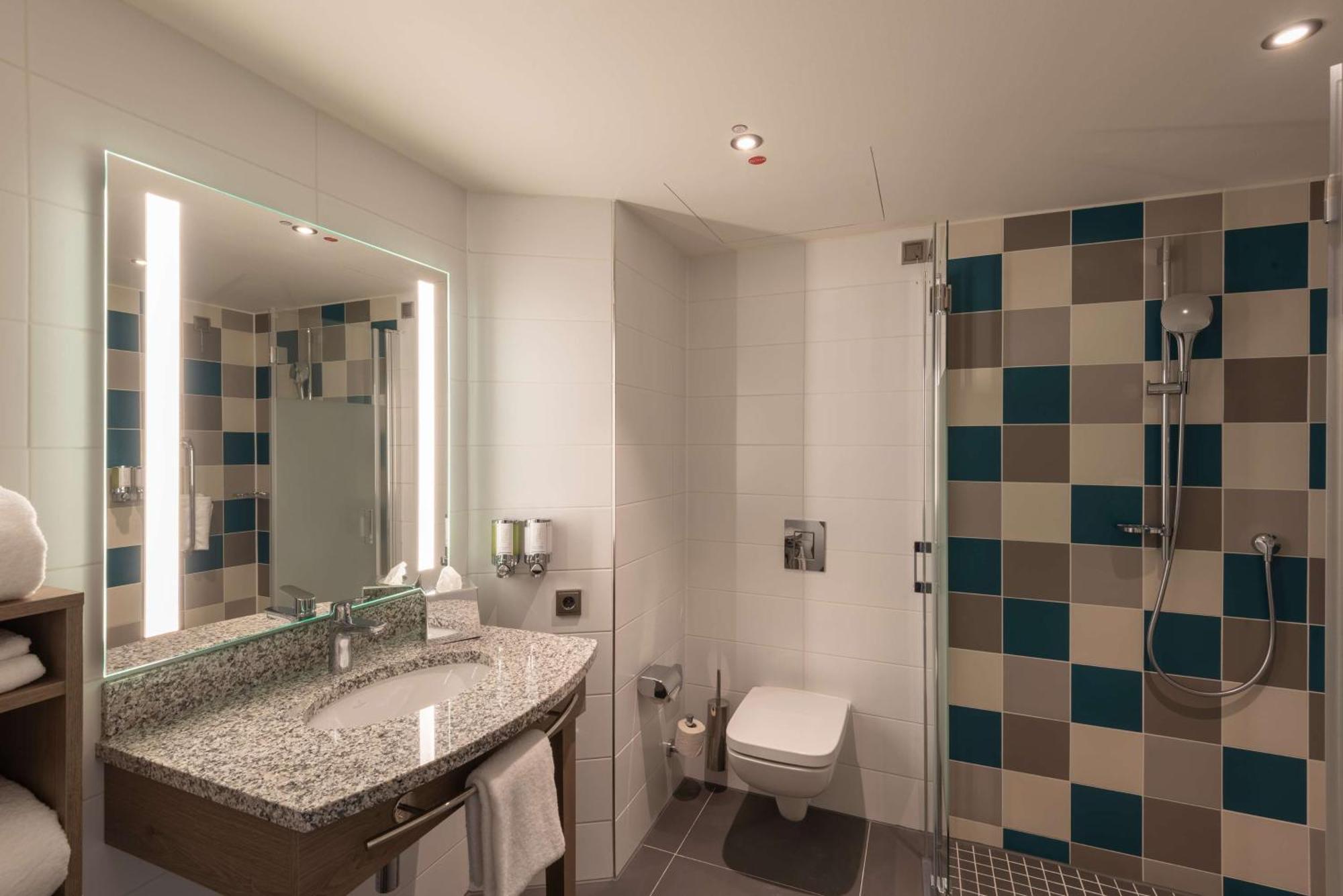 Queen Room Accessible