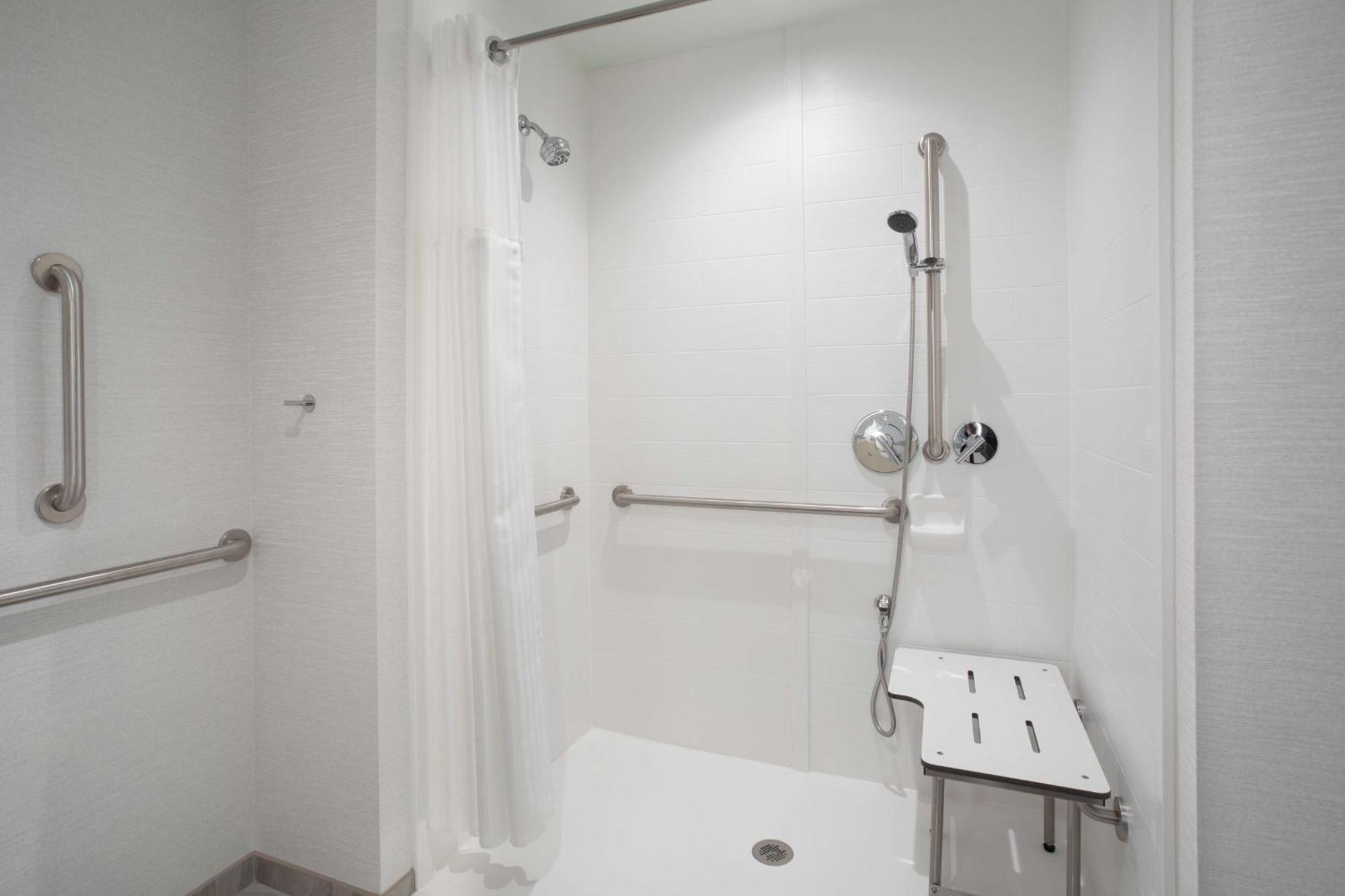 Queen Room with Two Queen Beds - Mobility Access,1557382435:JPEG