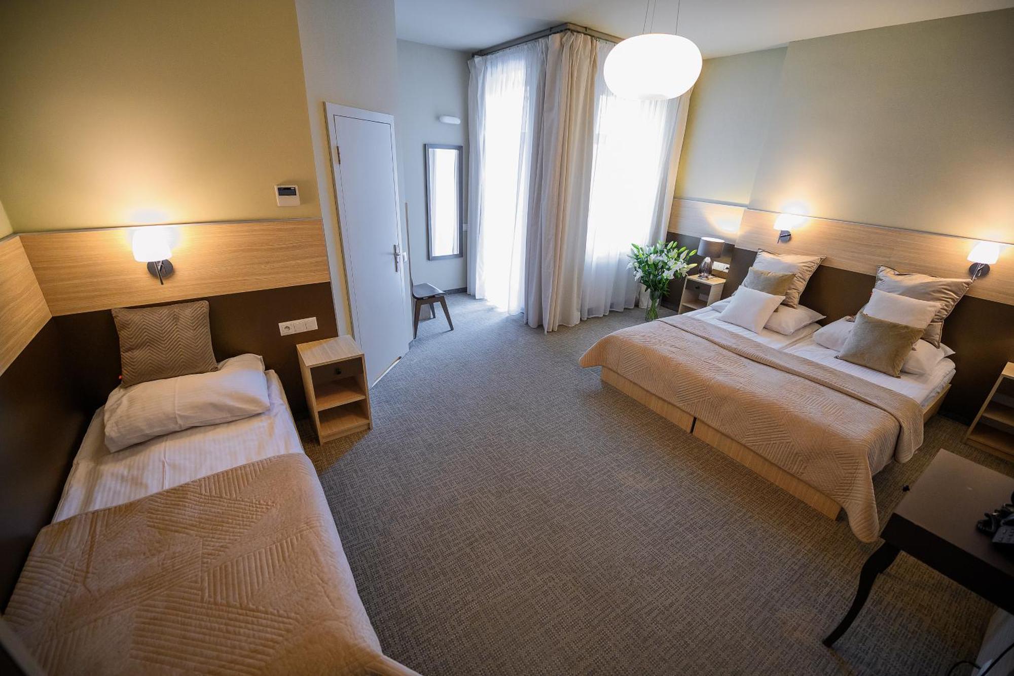 Double Room with Extra Bed and Private Bathroom,1567035320:JPEG