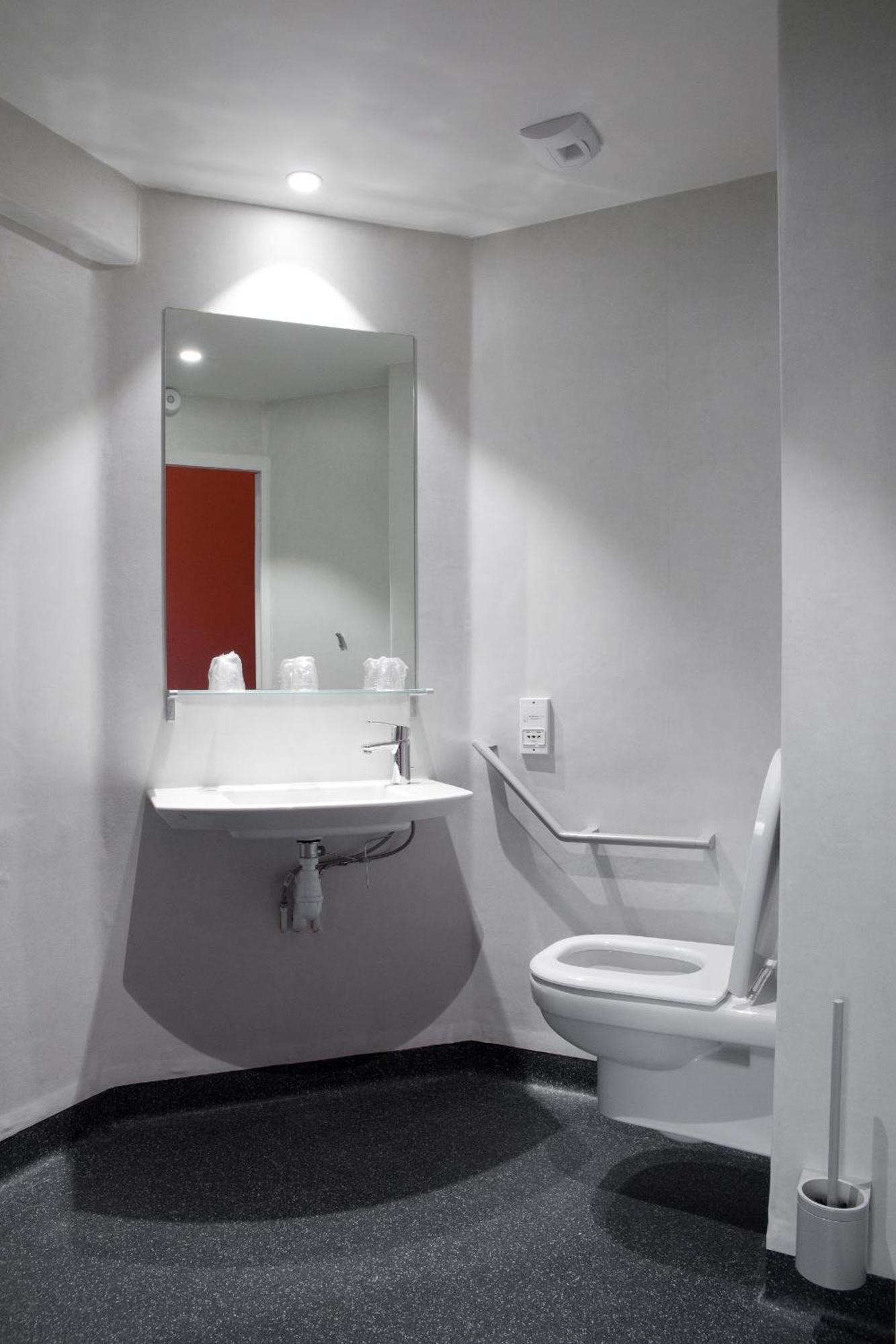 Family Room with Private Bathroom,1580529917:JPEG