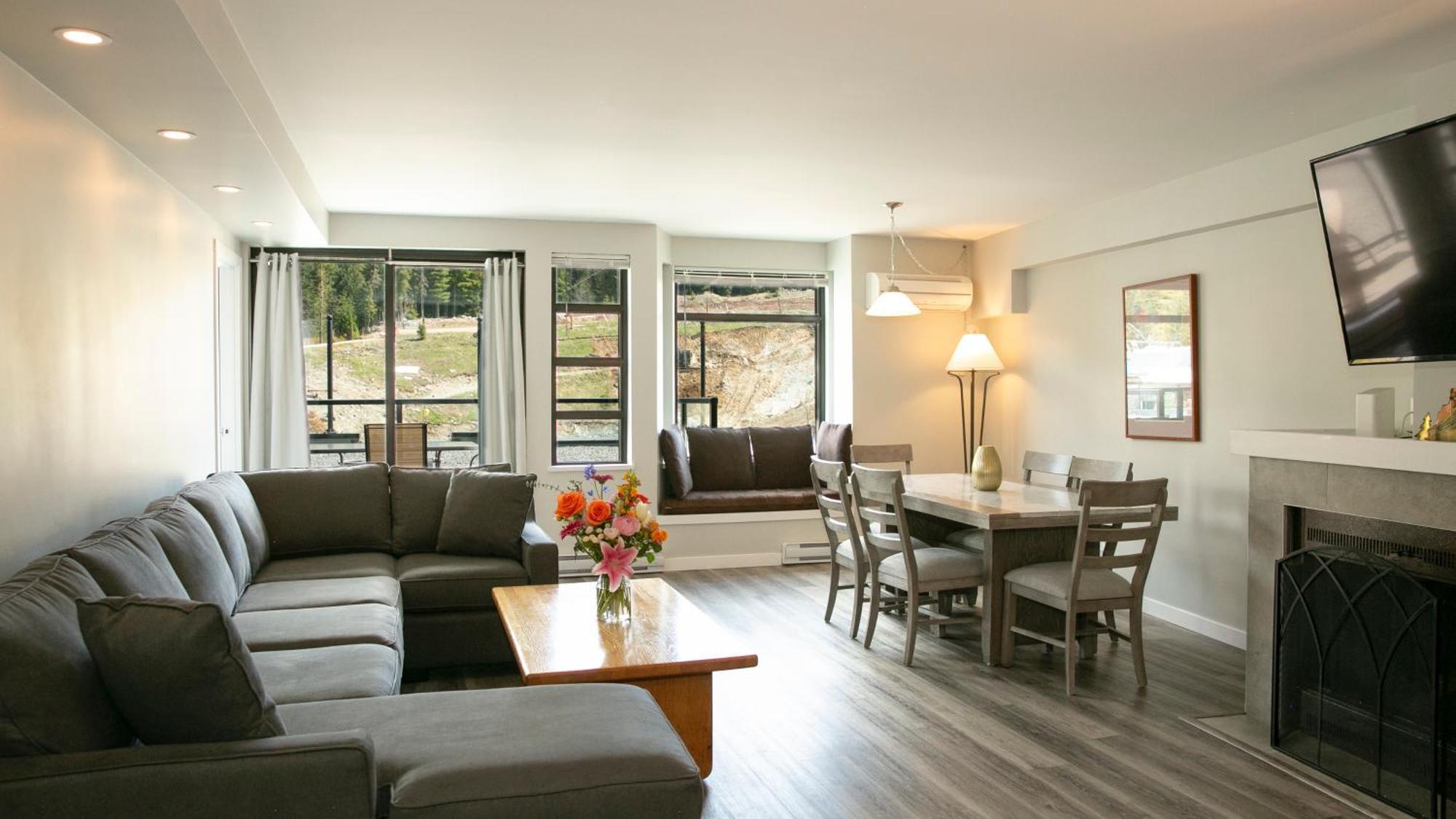 Two-Bedroom Suite - Silver Unit 202,1580657227:JPEG