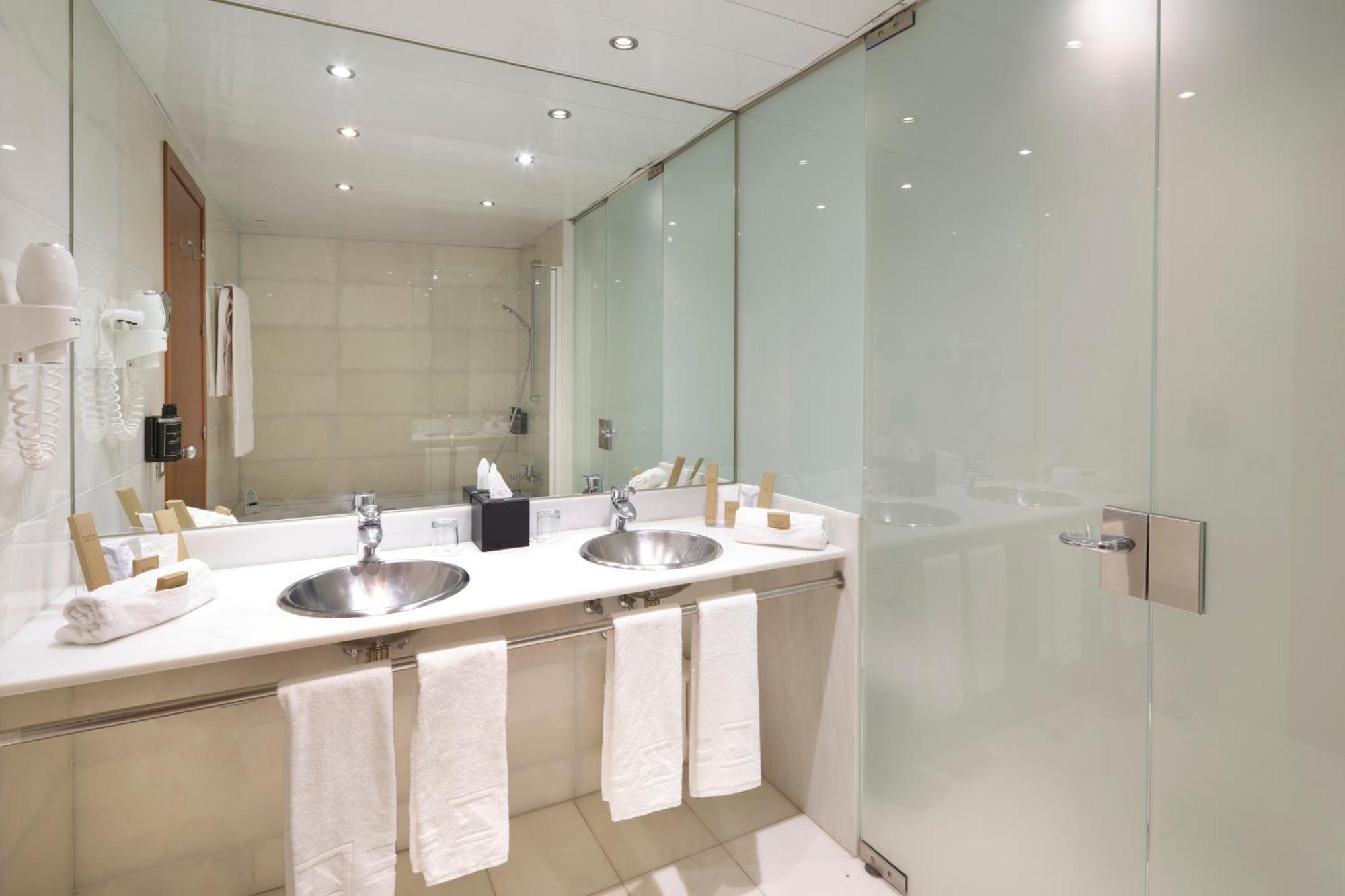 Queen Suite with Spa Bath,1584394605:JPEG