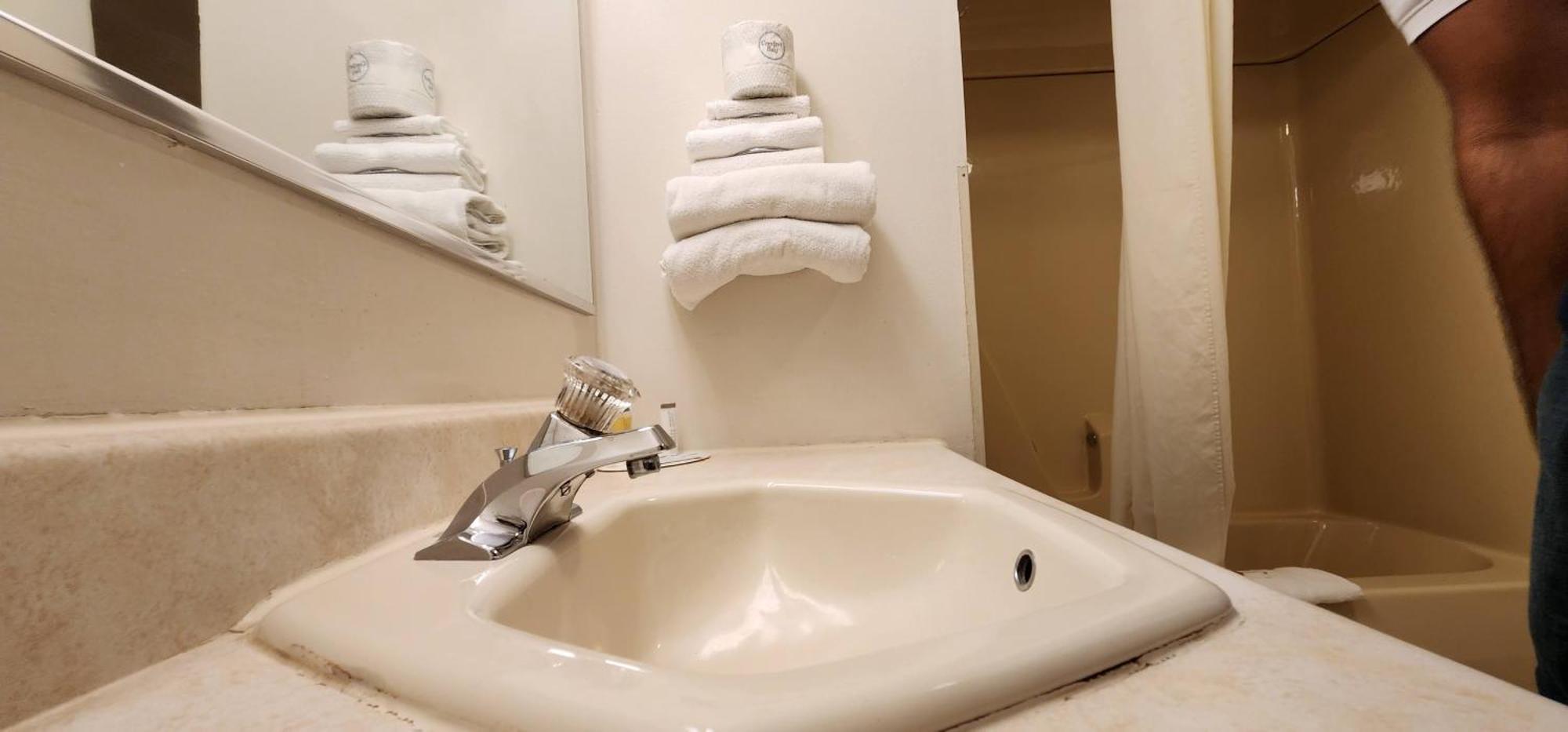 2 Queen Beds with Sofa Bed,1710289314:JPEG