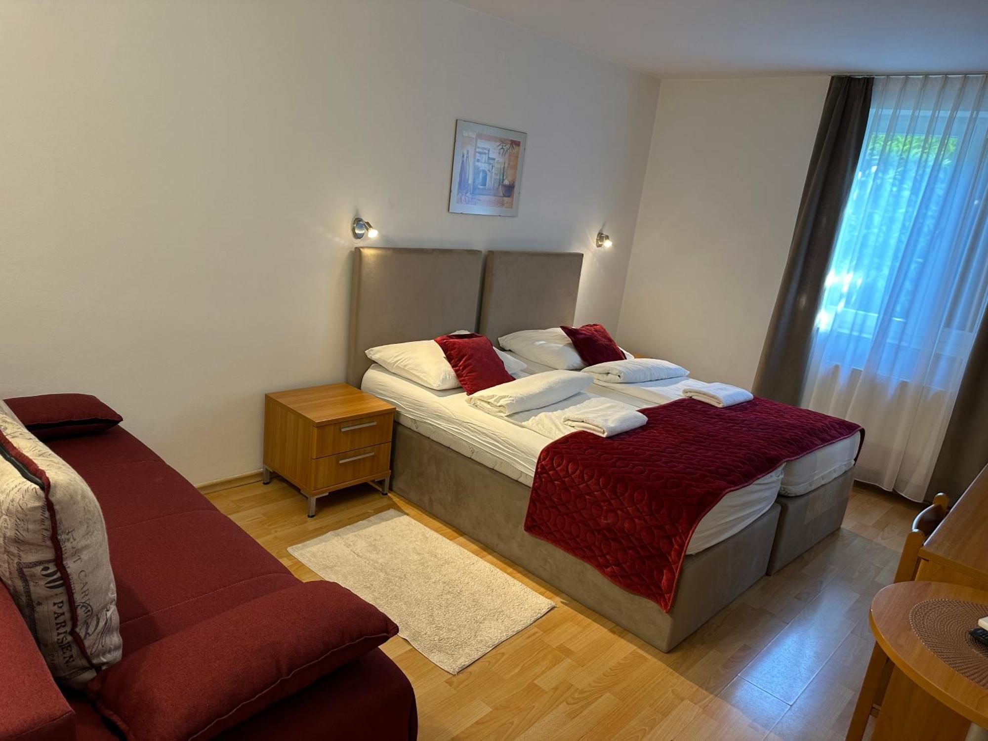 Classic Quadruple Room,1662975157:JPEG