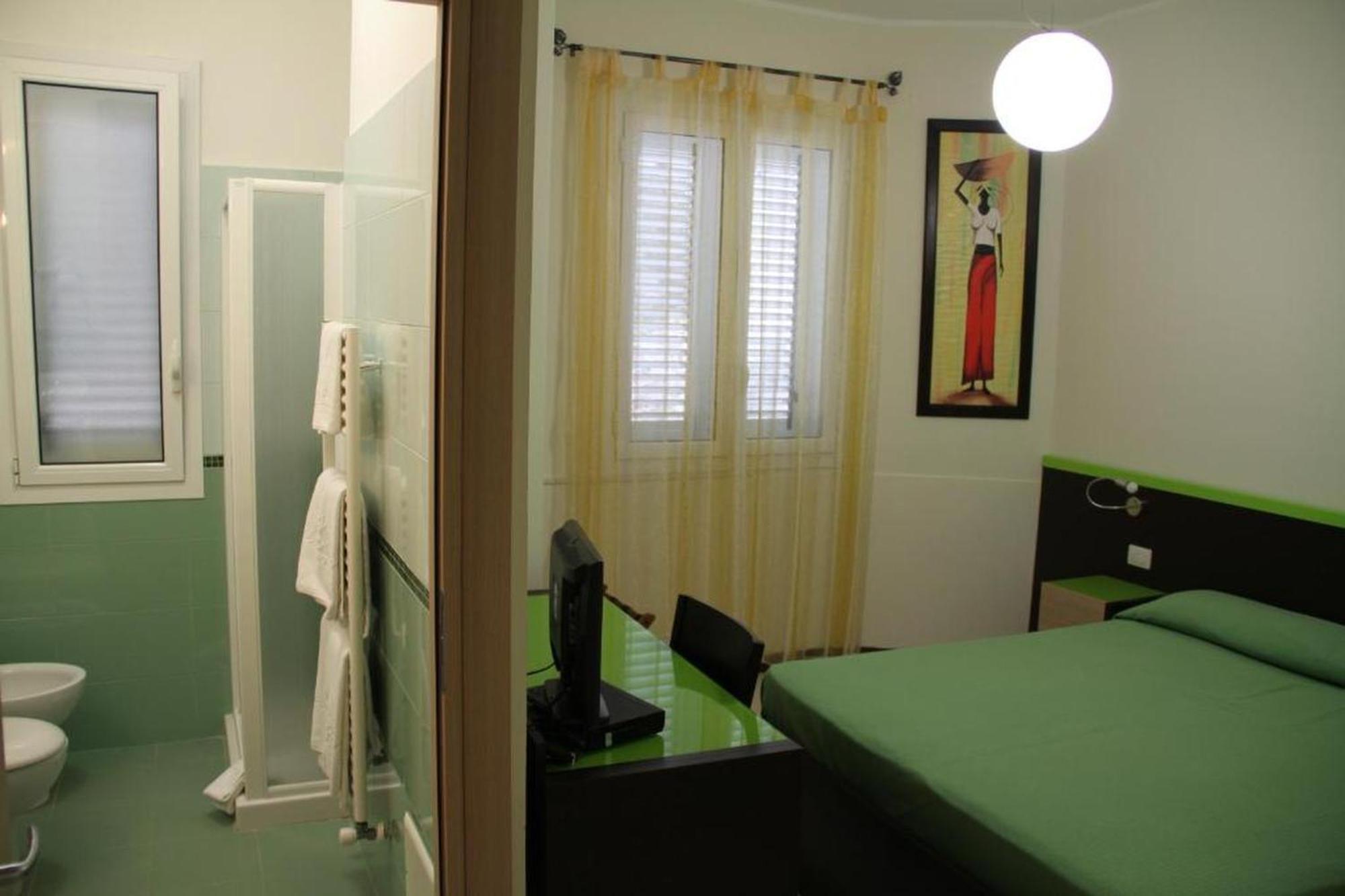 Small Double Room,1589026589:JPEG