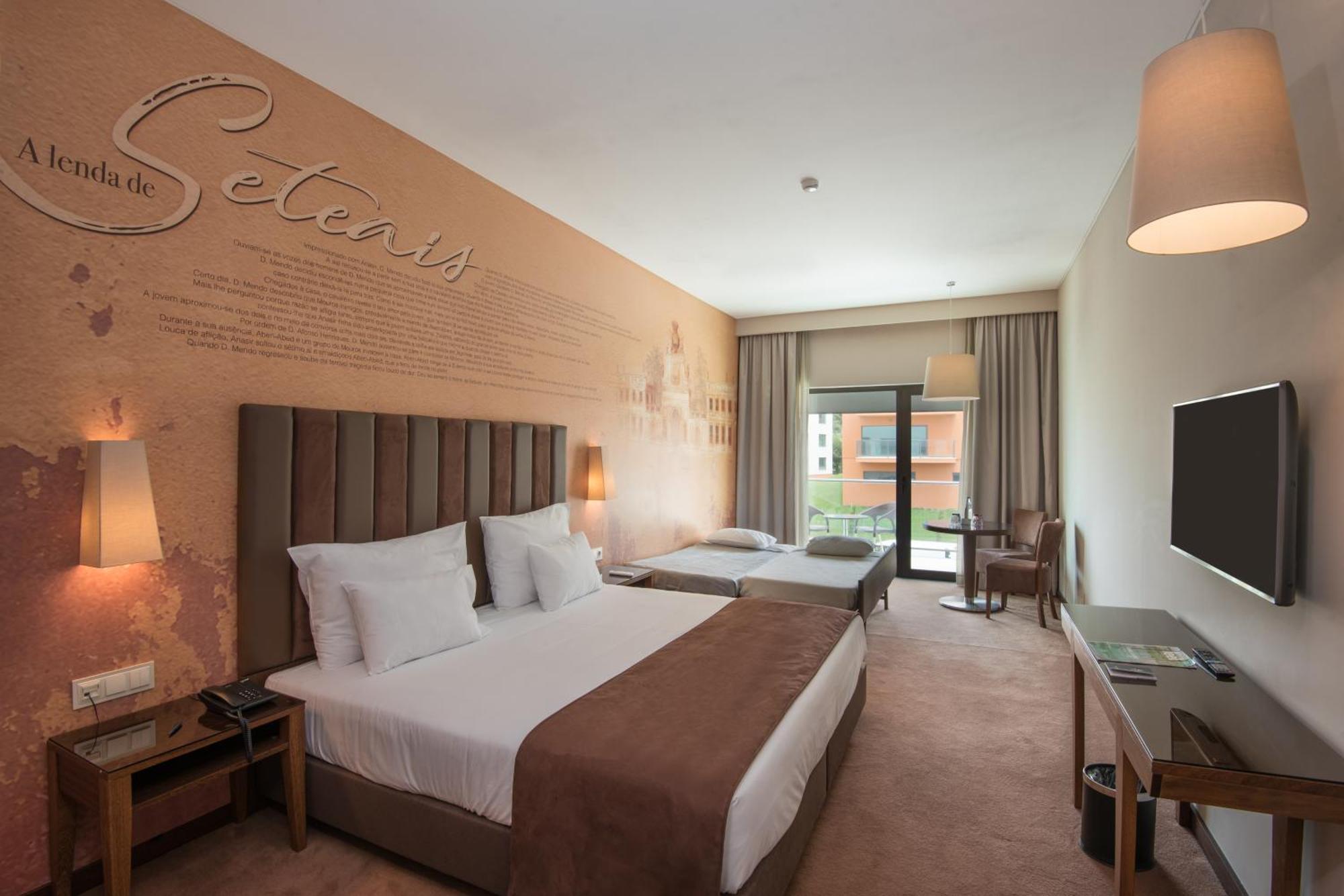 Family Twin Room (2 Adults + 1 Child),1589514756:JPEG