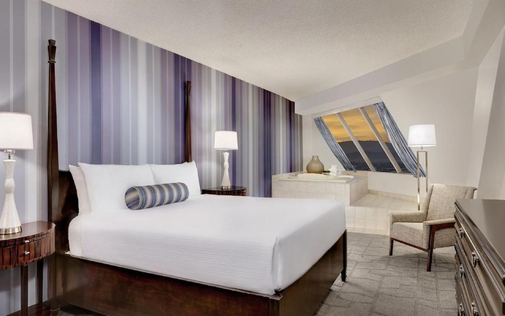 Pyramid Corner King Suite + Pyramid Corner Two Queen Suite