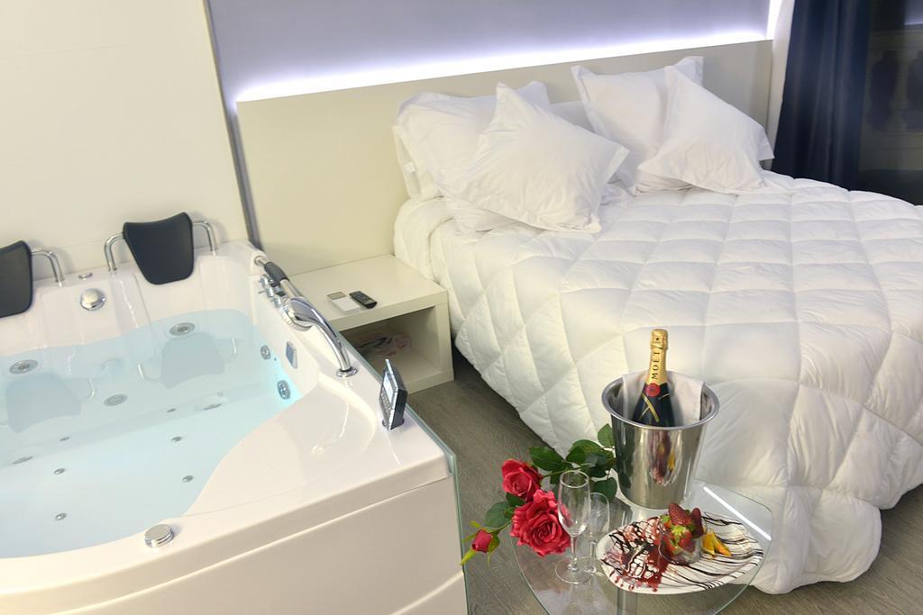 Deluxe Double Room a Hot Tub,161075550:JPEG