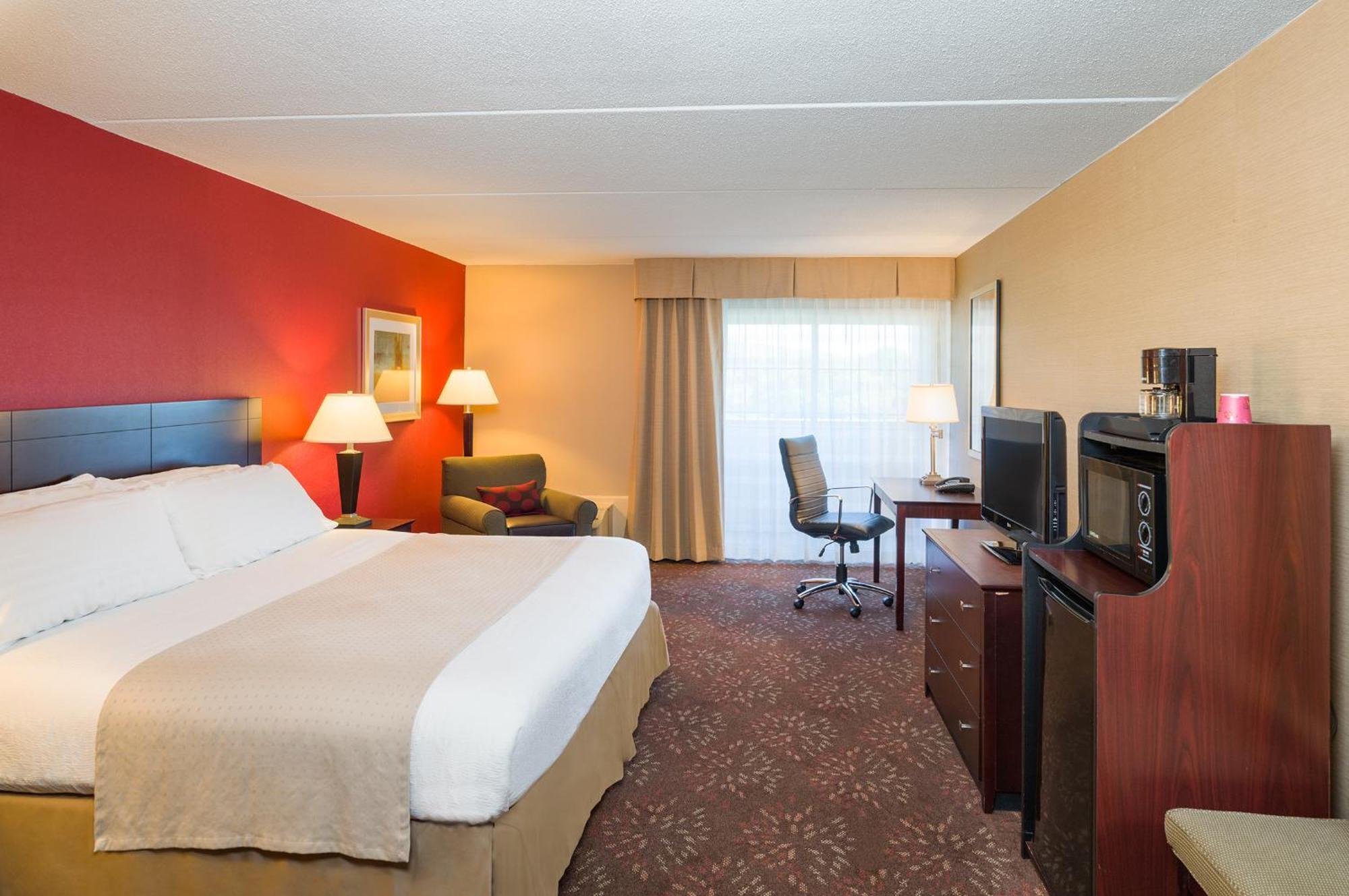 Standard Queen Room with Two Queen Beds and Roll-In Shower - Mobility Access,1281809245:JPEG
