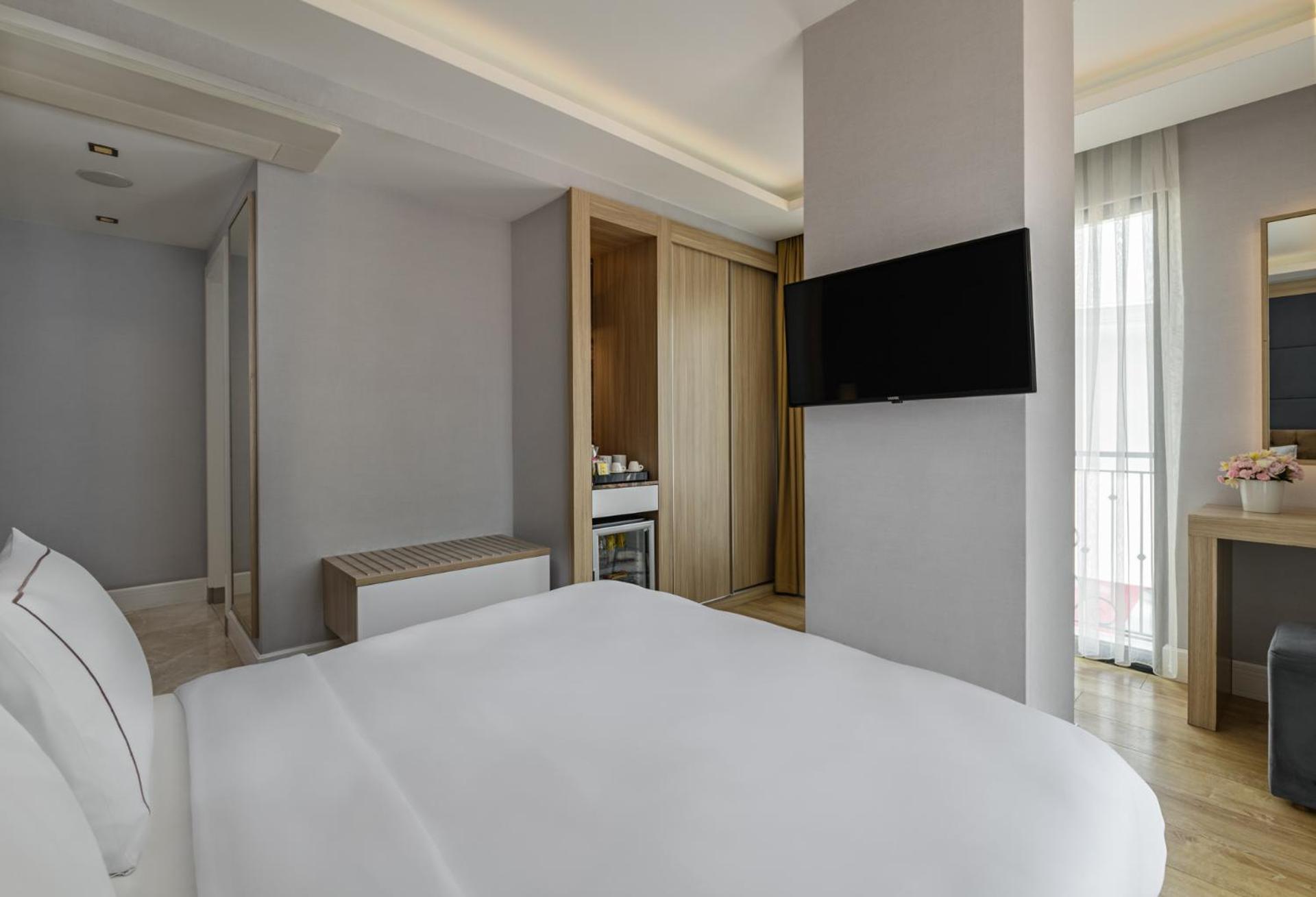 Corner Double Room
