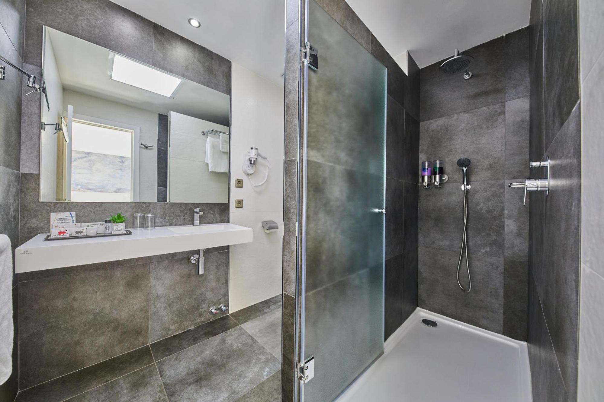 Deluxe Double or Twin Room Sea View