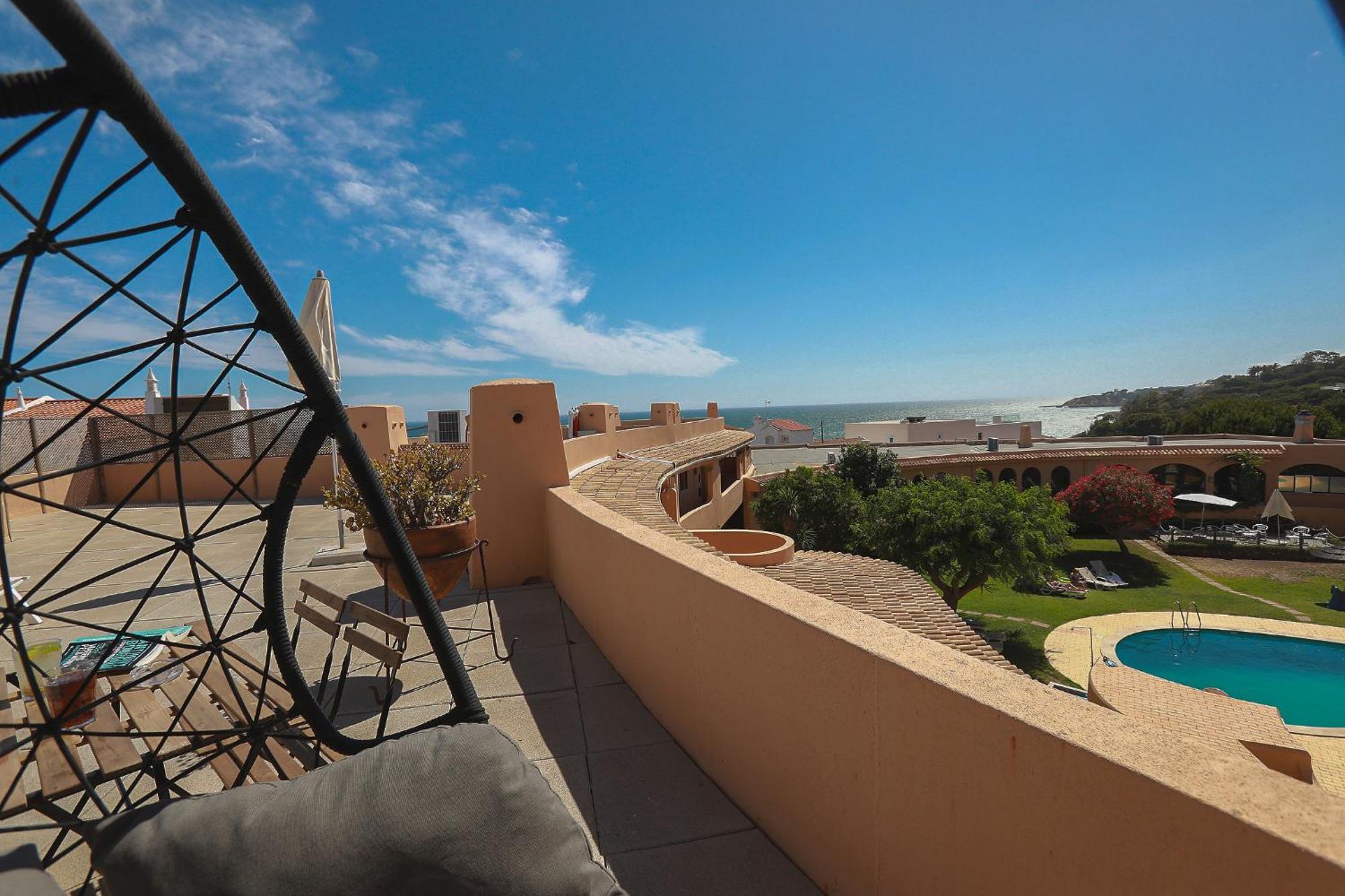 Sea View Deluxe Two-Bedroom Apartment