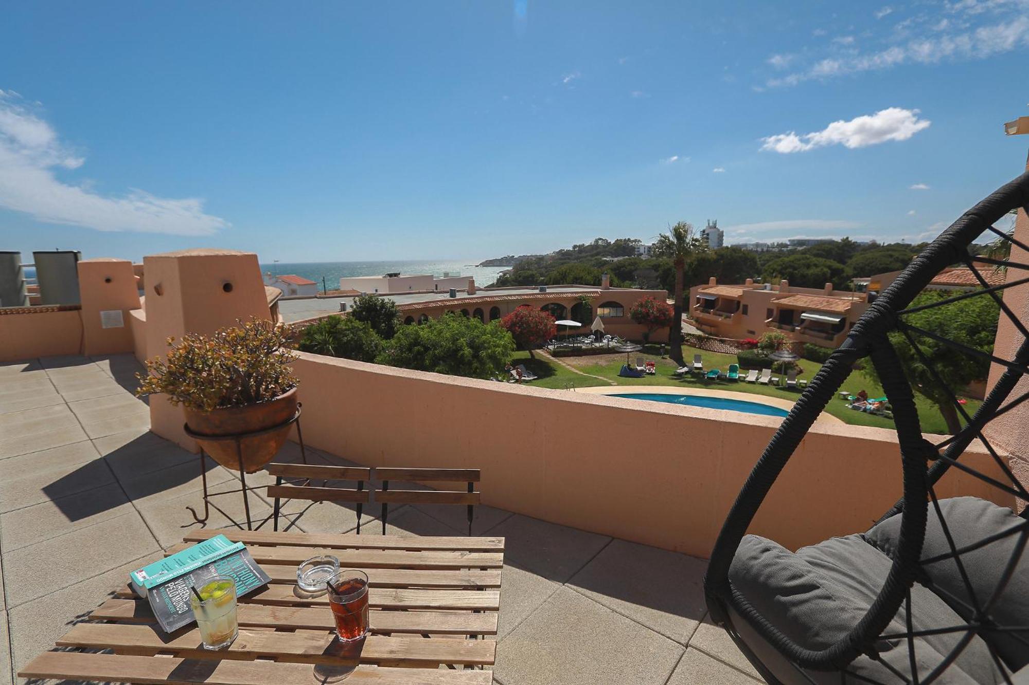 Sea View Deluxe Two-Bedroom Apartment