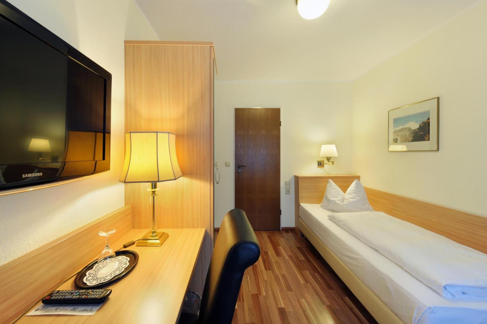 Single Room,1614779449:JPEG
