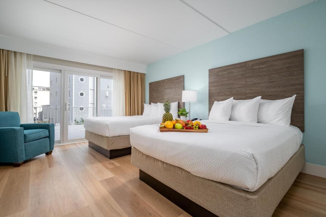 Queen Suite Partial Ocean View
