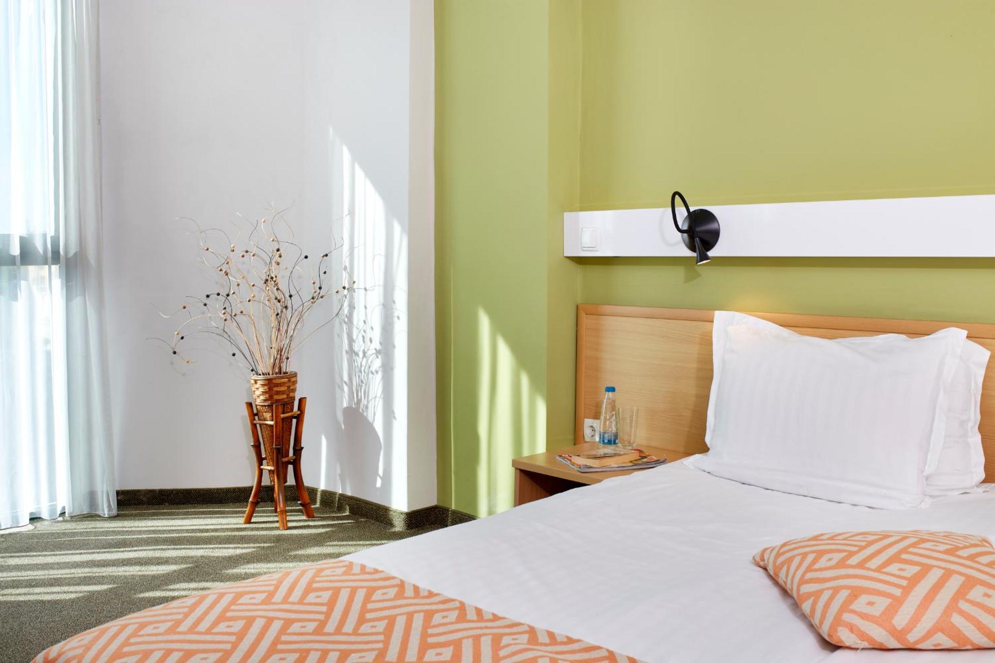 One-Bedroom Deluxe Apartment