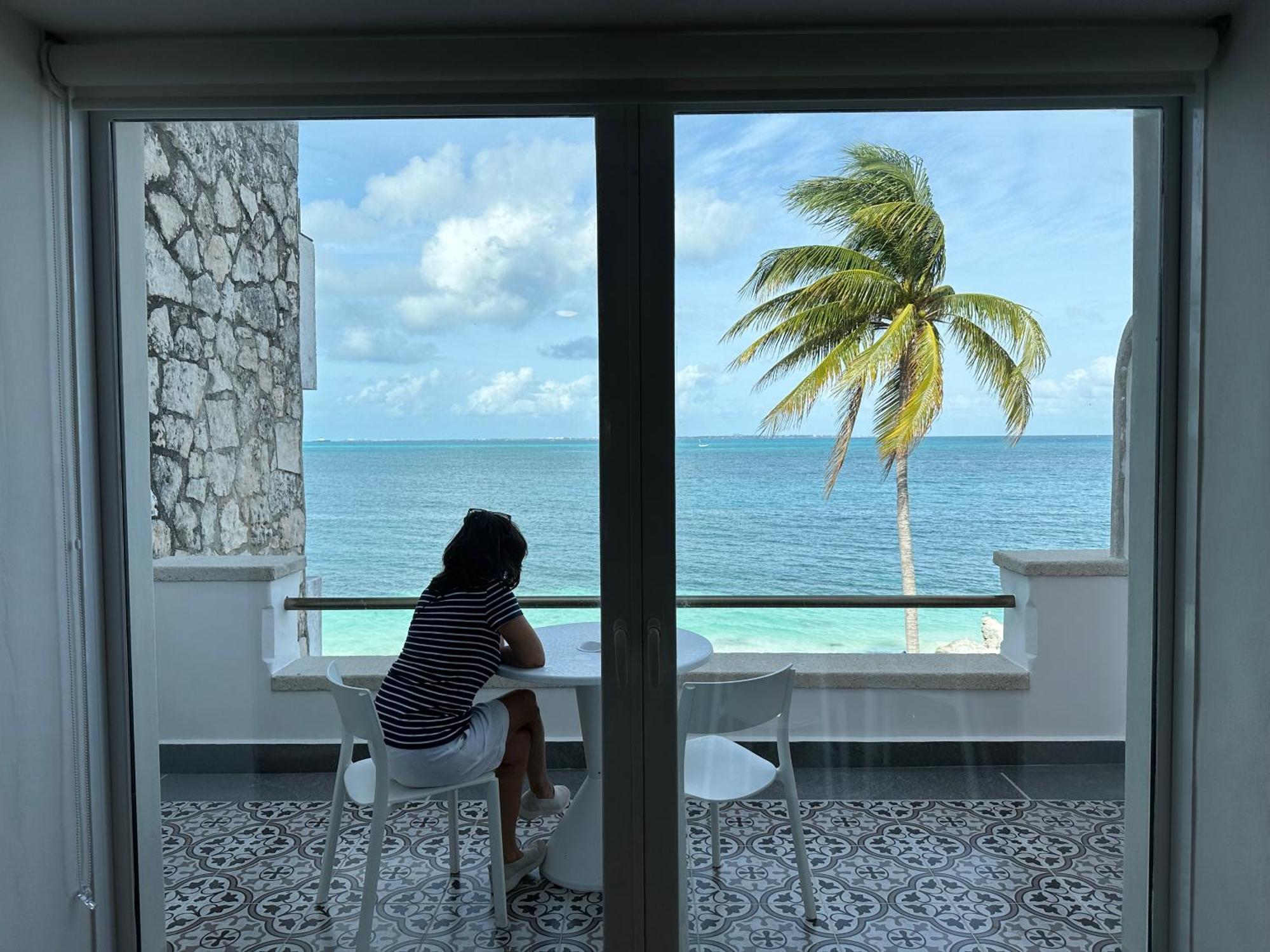 Oceanfront Luxury Suite Across the street