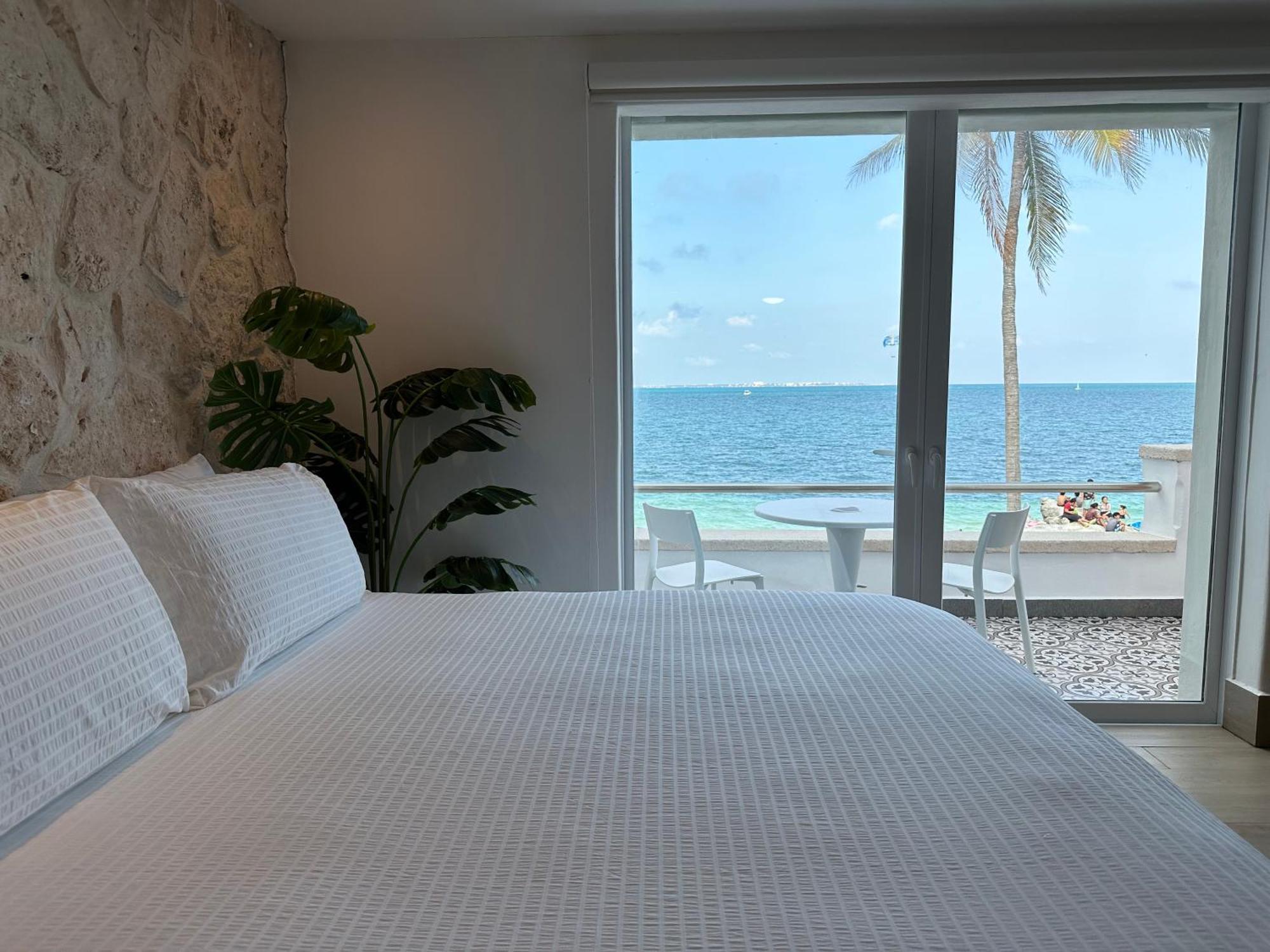 Oceanfront Luxury Suite Across the street