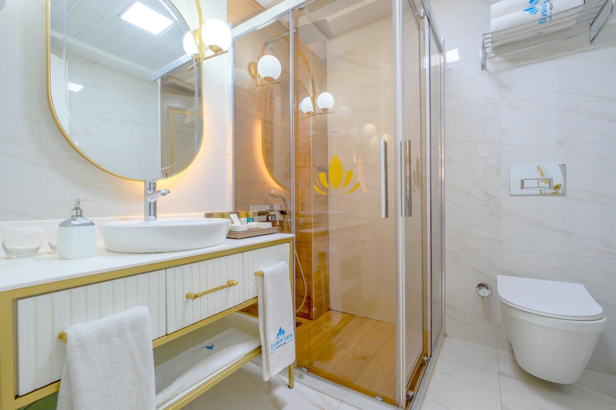 Deluxe King Suite
