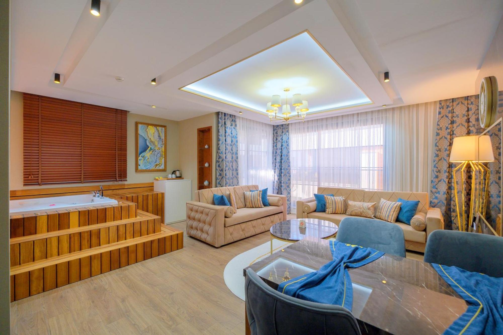 Deluxe King Suite