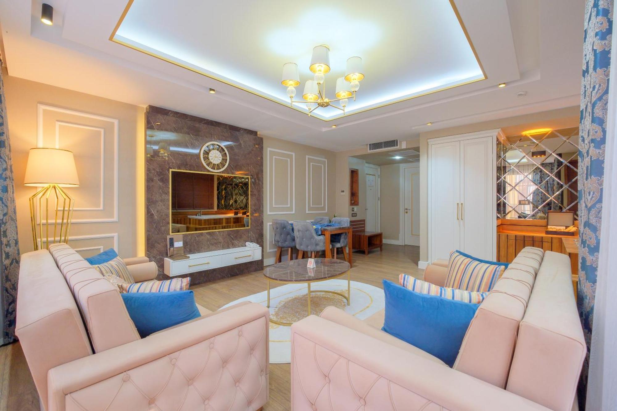 Deluxe King Suite