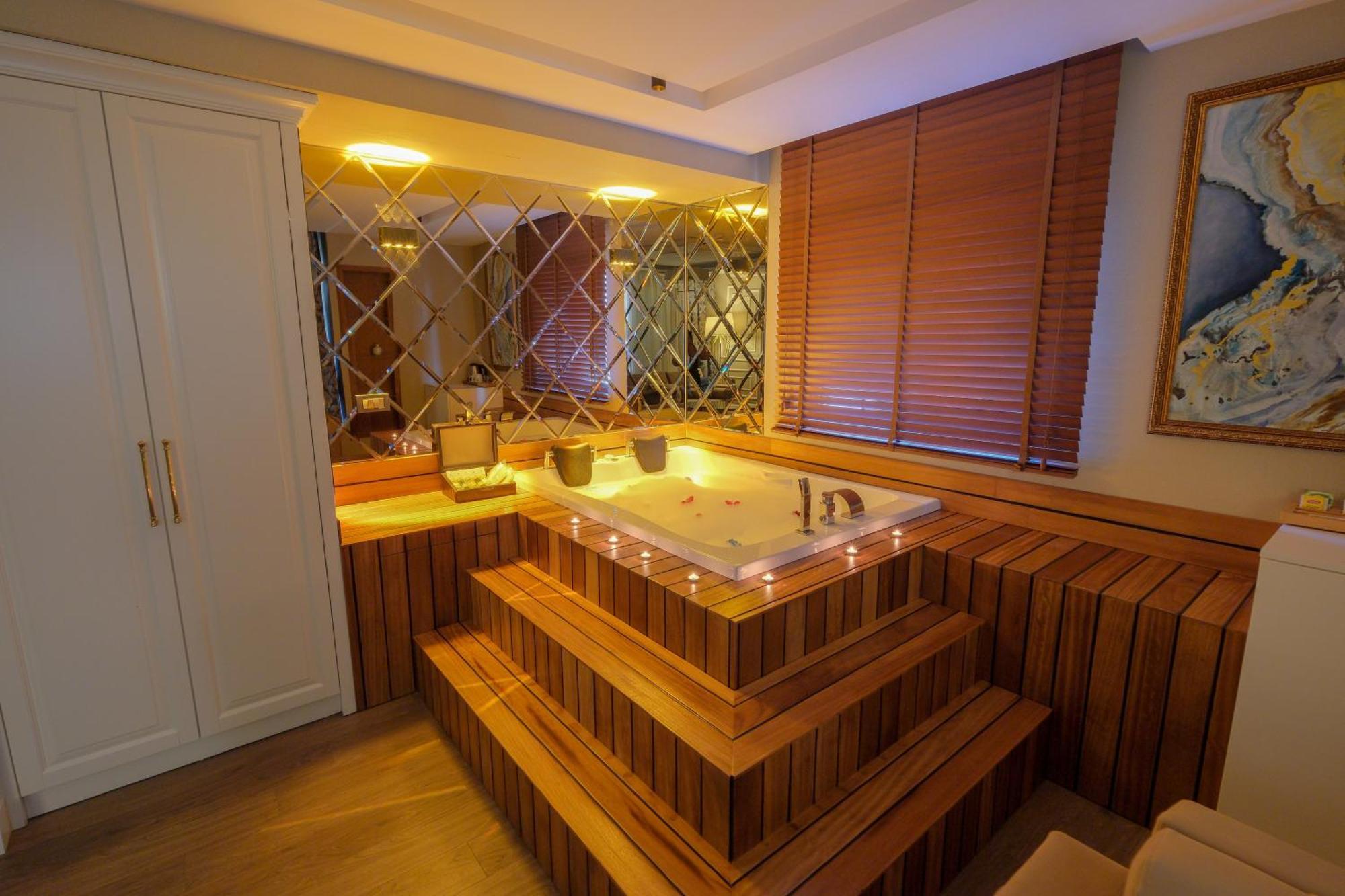 Deluxe King Suite