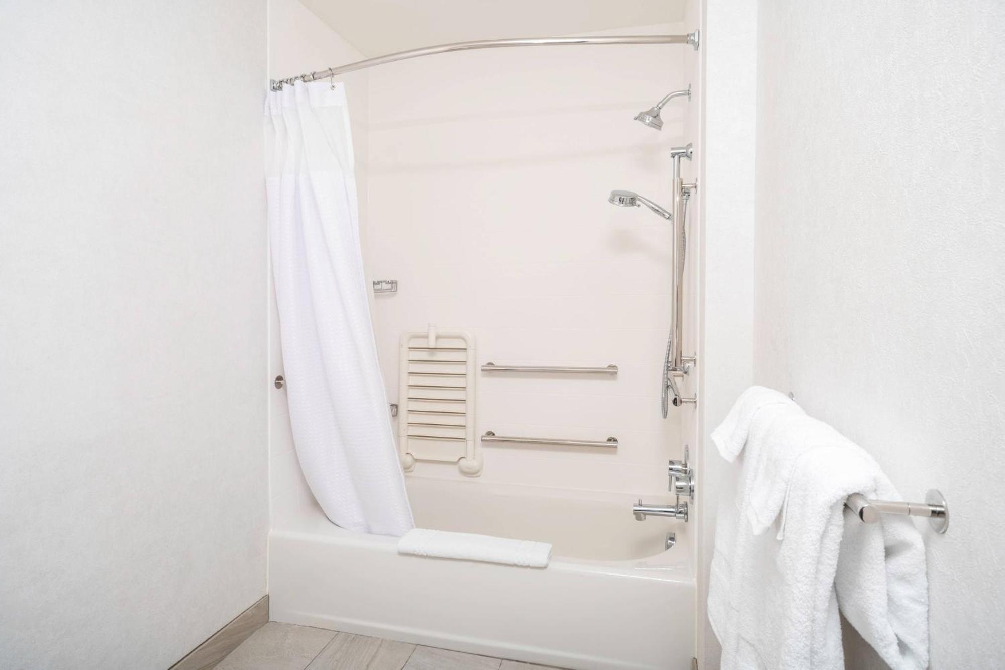 Suite, 2 Queen, Sofa bed, Trundle bed,1634470356:JPEG
