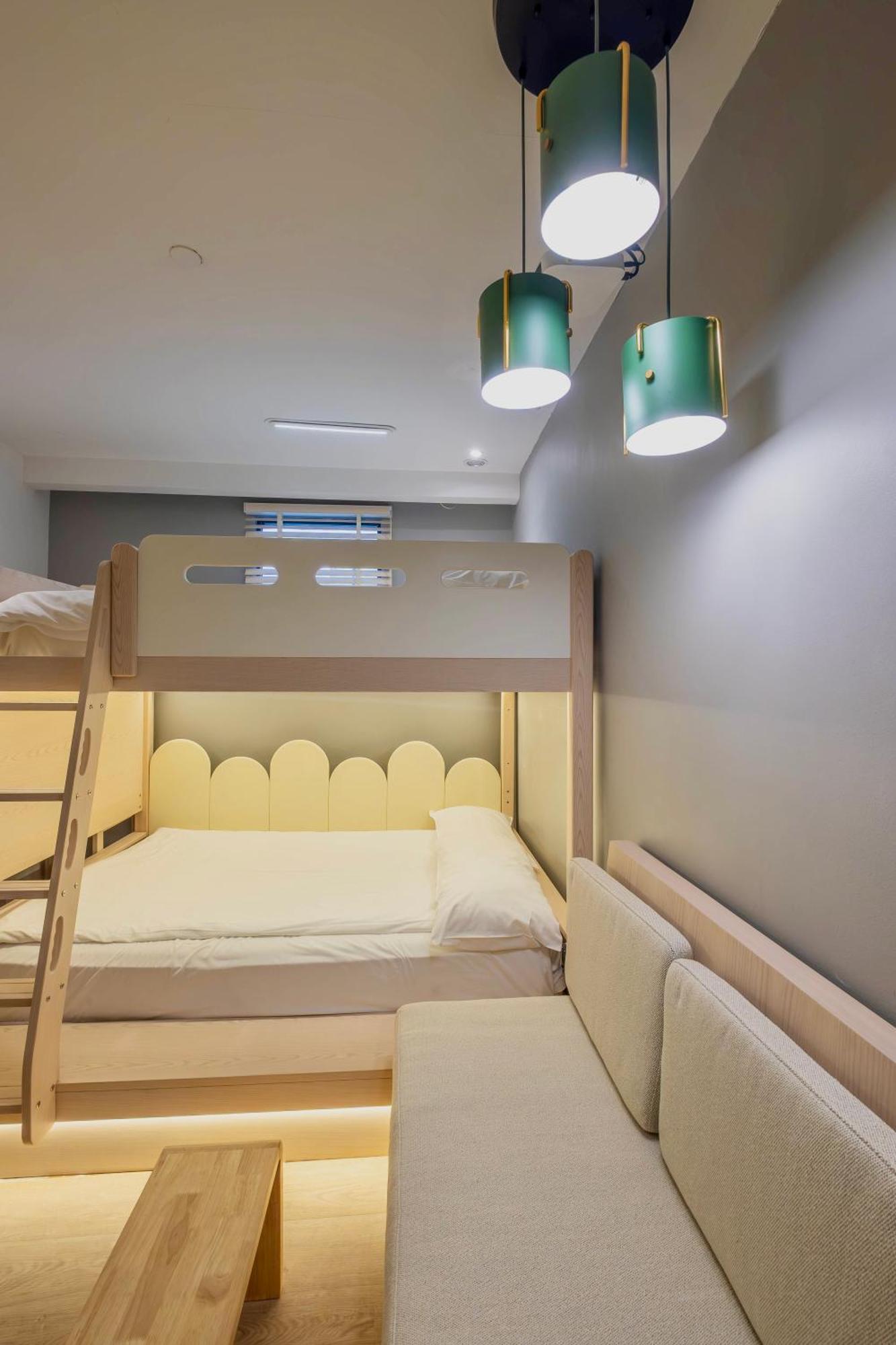 Premier Deluxe Family Quad Slide