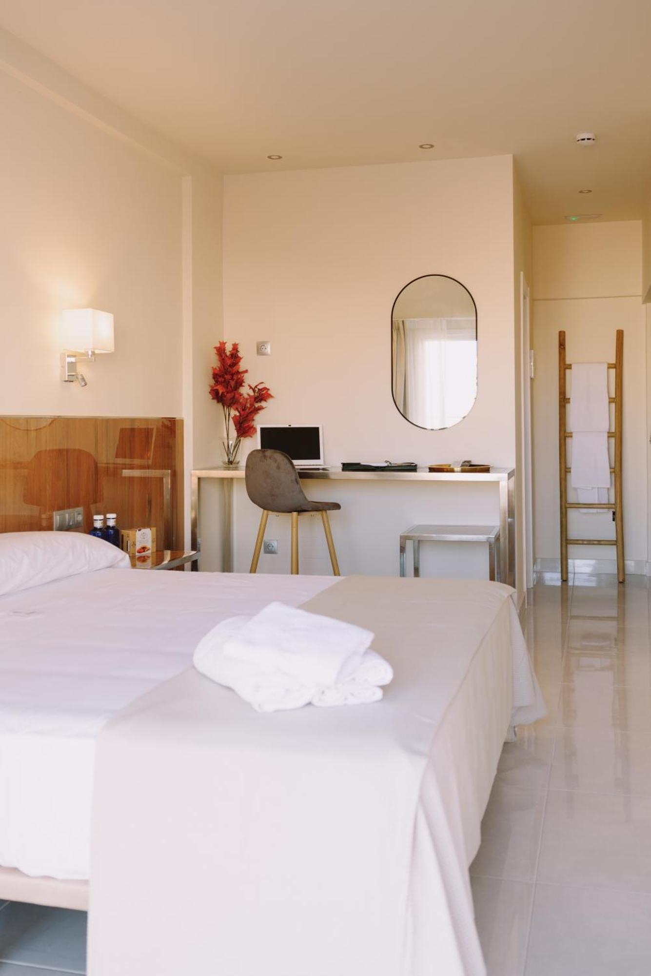 One-Bedroom Apartment Terrace,1645500484:JPEG