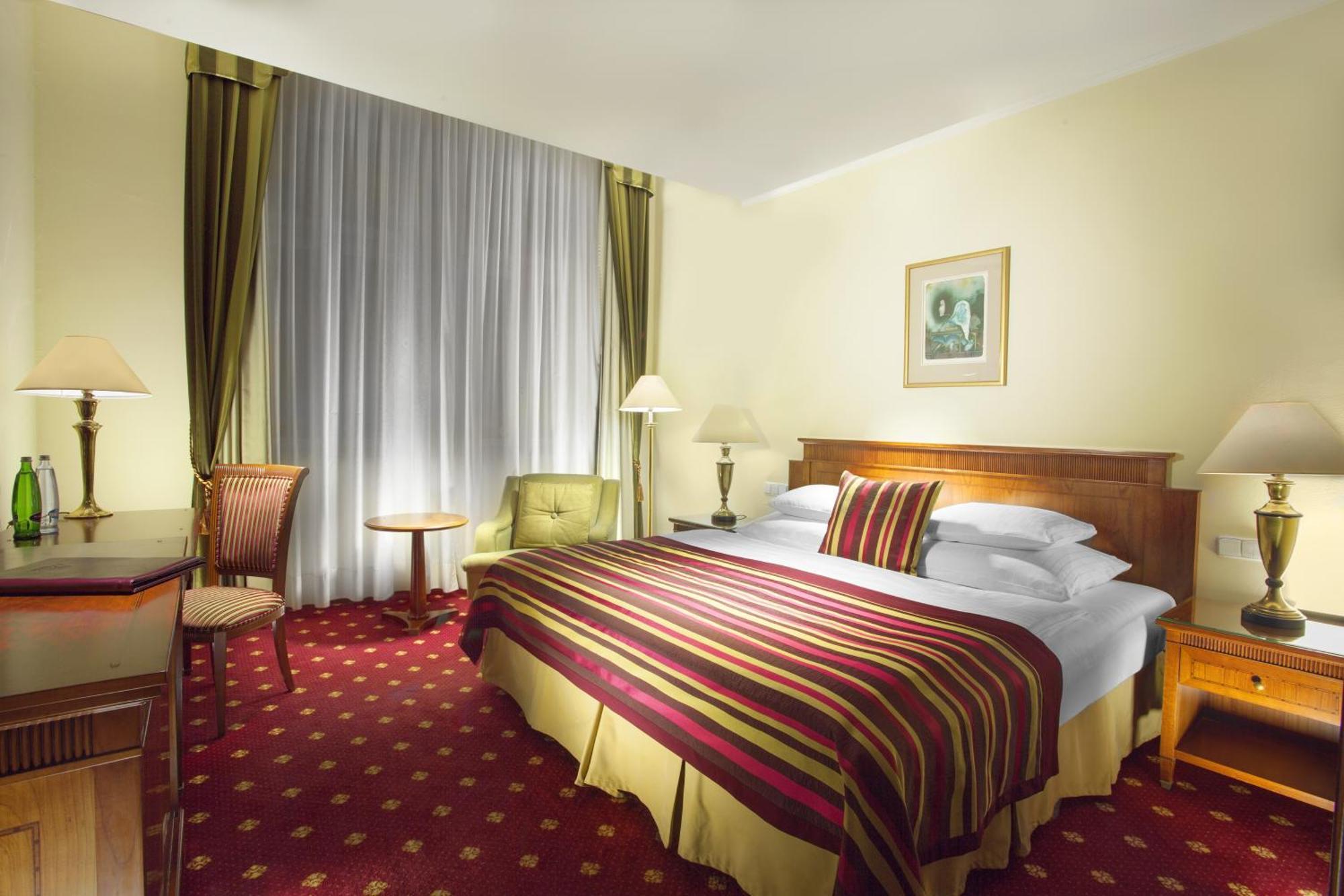 Deluxe Double or Twin Room