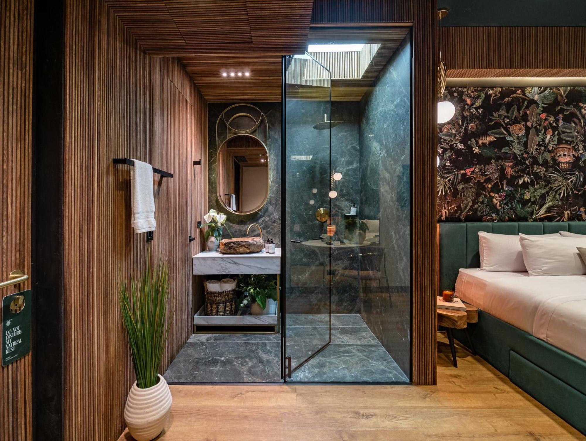 Deluxe Double Room with Bath,1646981474:JPEG