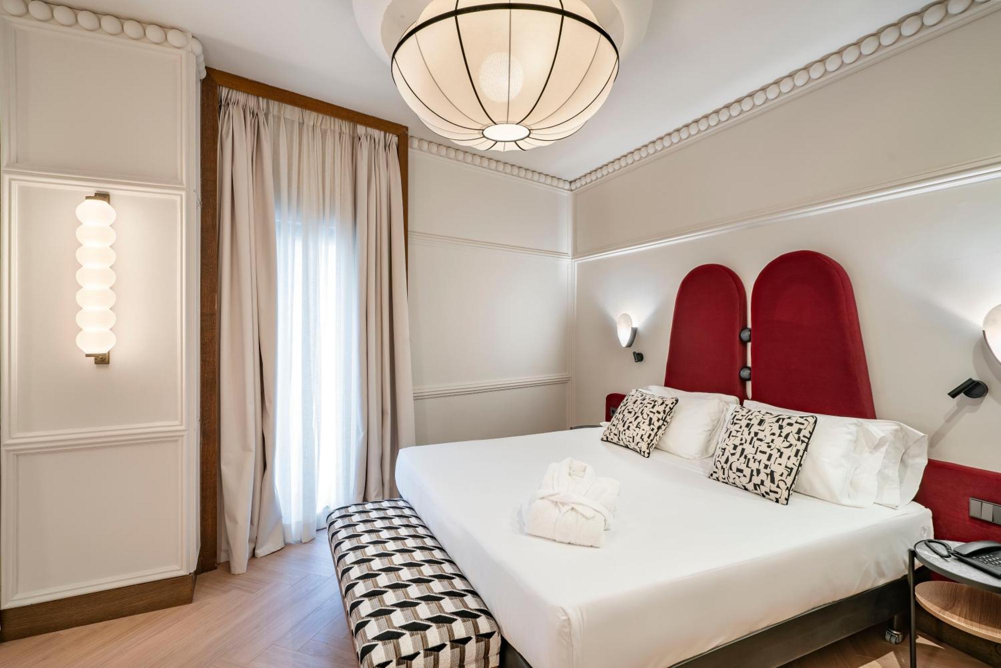 Superior Double Room with Balcony and Barrio de las Letras Views,1693273338:JPEG