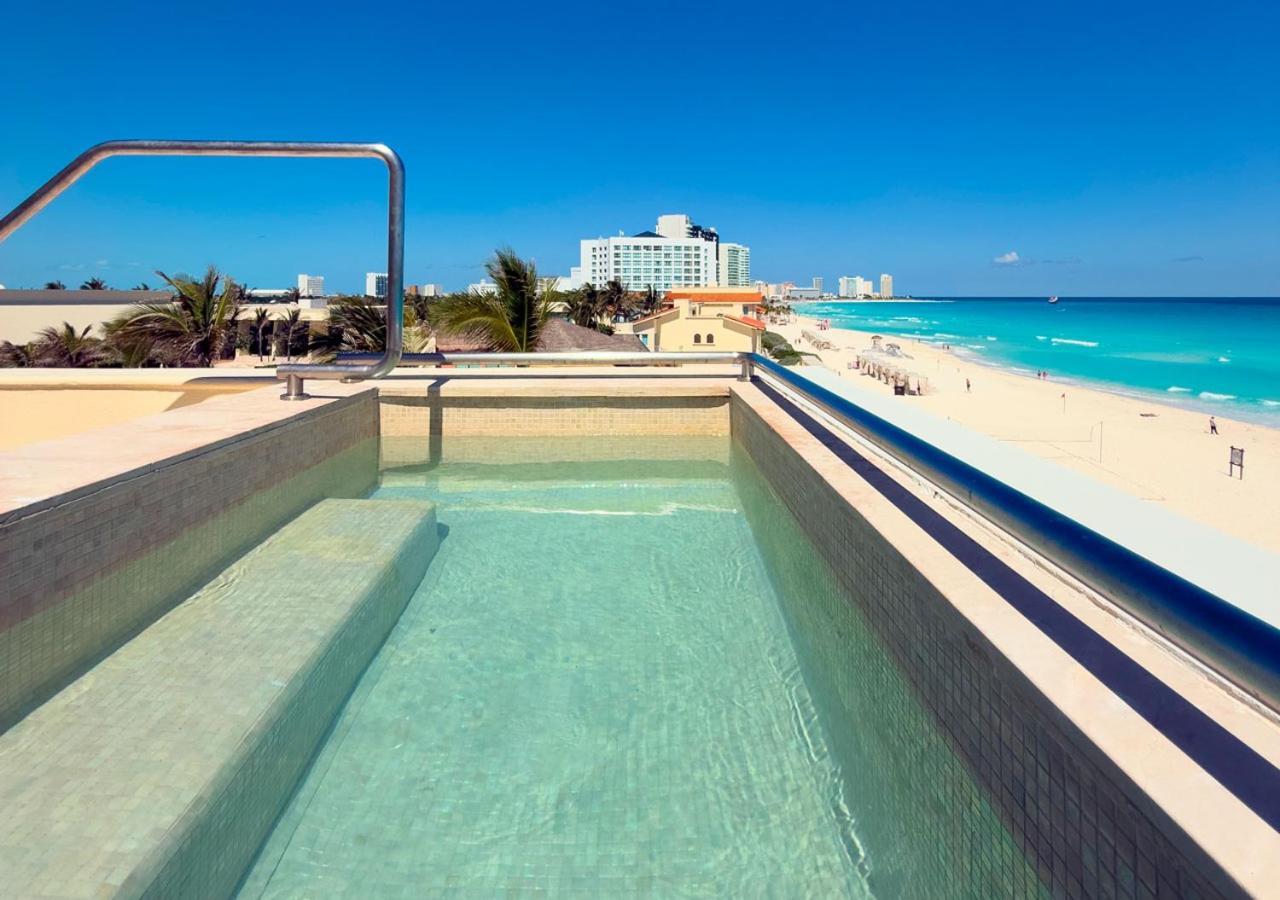 Grand Royal Suite Jacuzzi