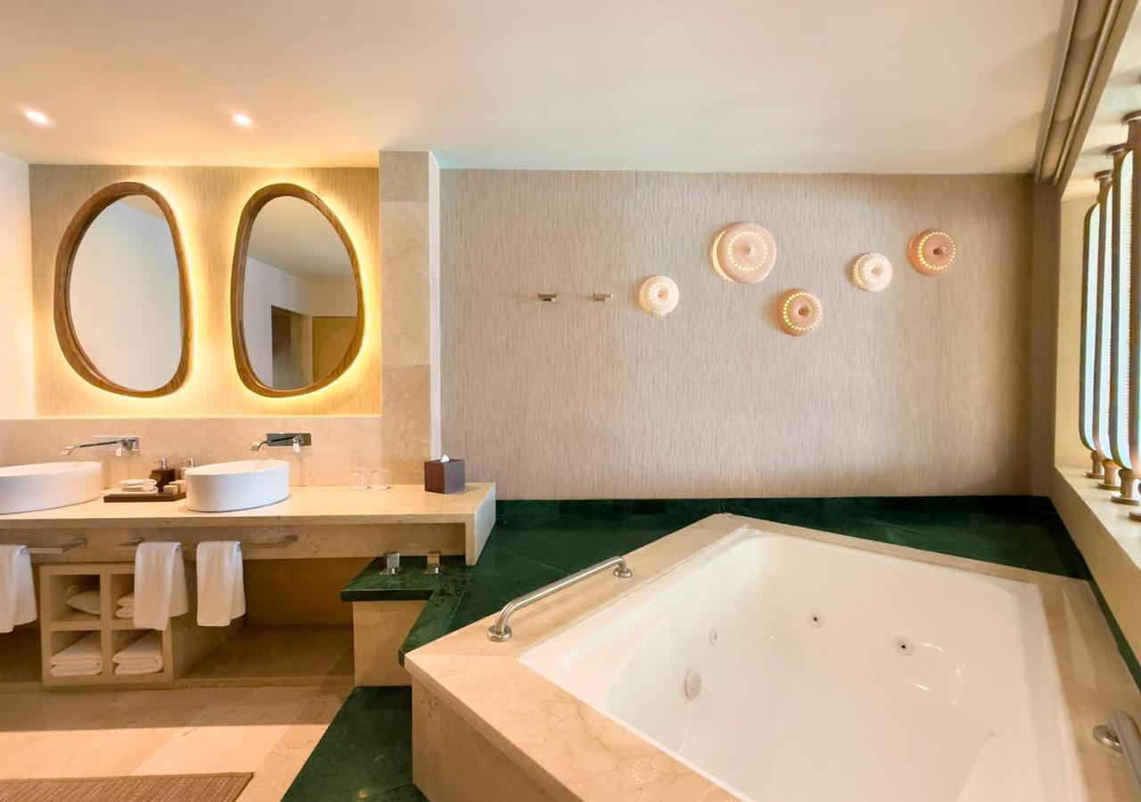Grand Royal Suite Jacuzzi