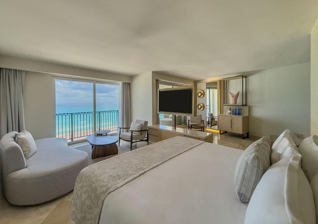 Royal Master Suite Jacuzzi