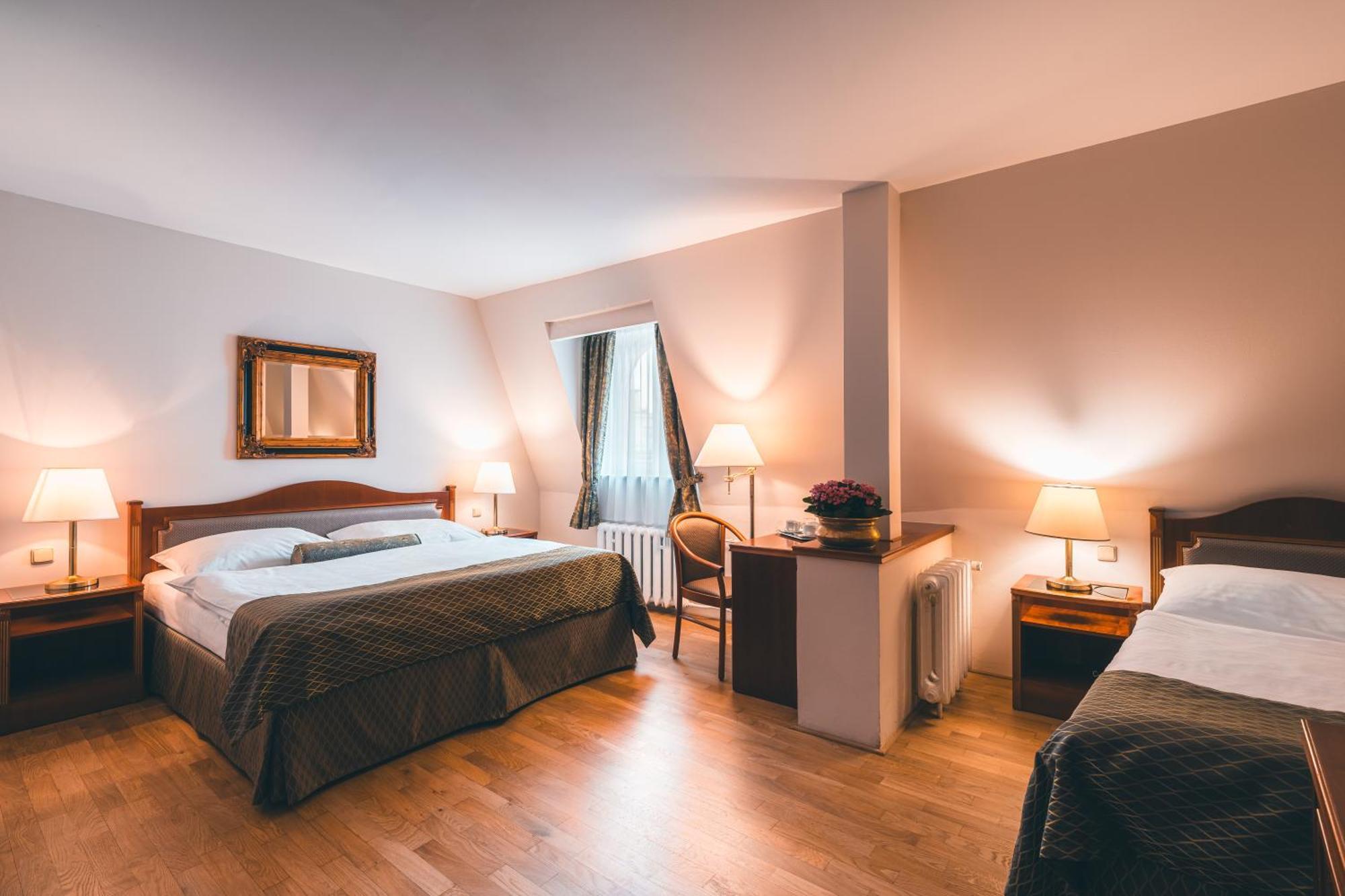 Triple Room,1651163806:JPEG
