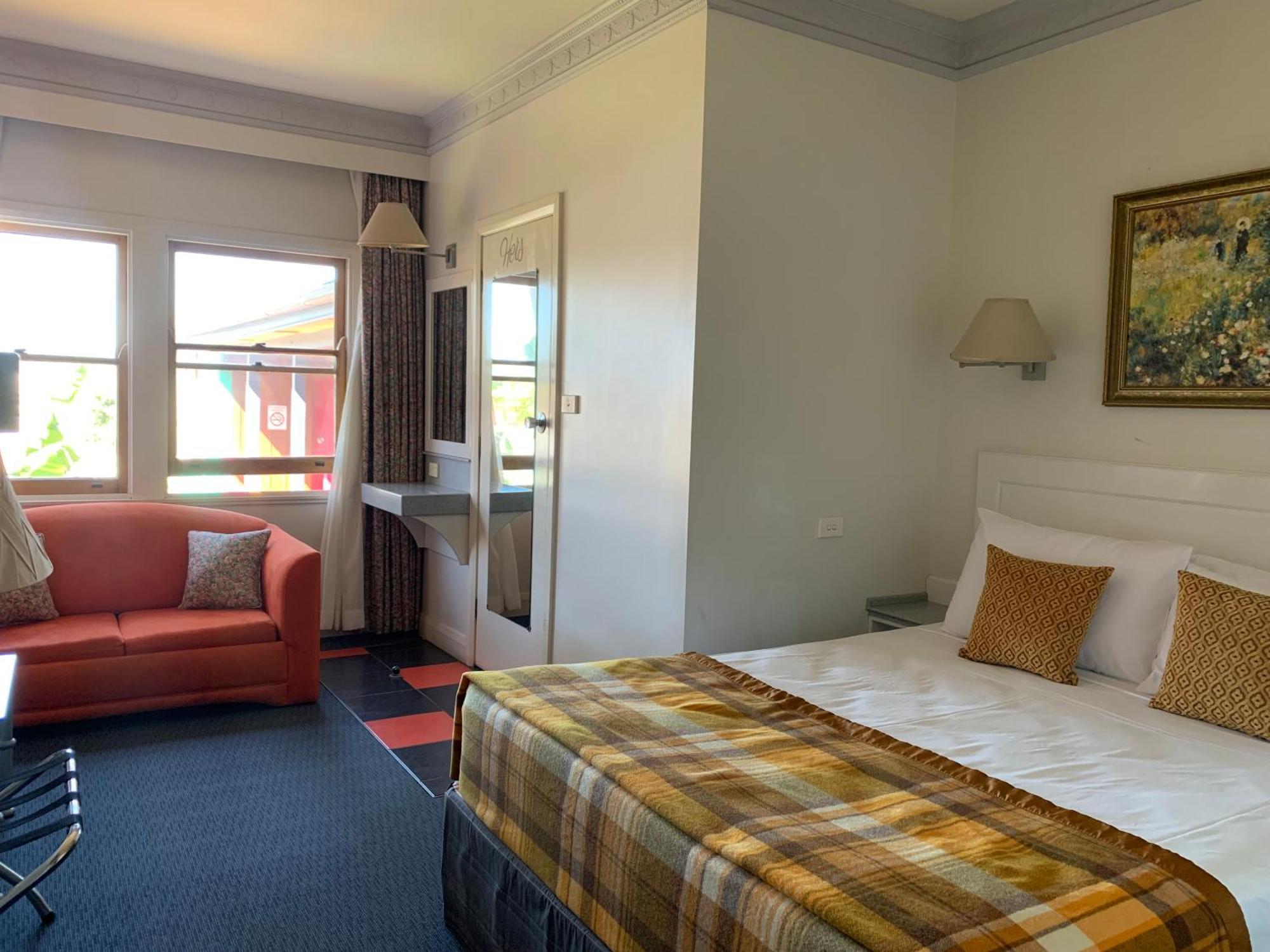 Deluxe Queen Room,1658094110:JPEG