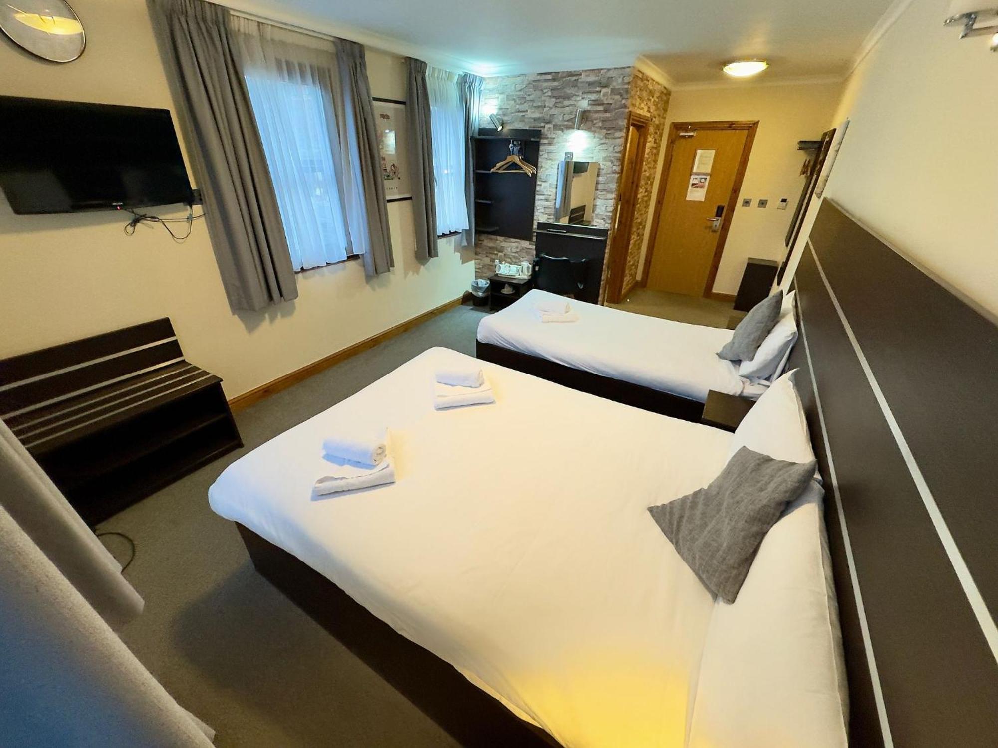 Deluxe Family Room
