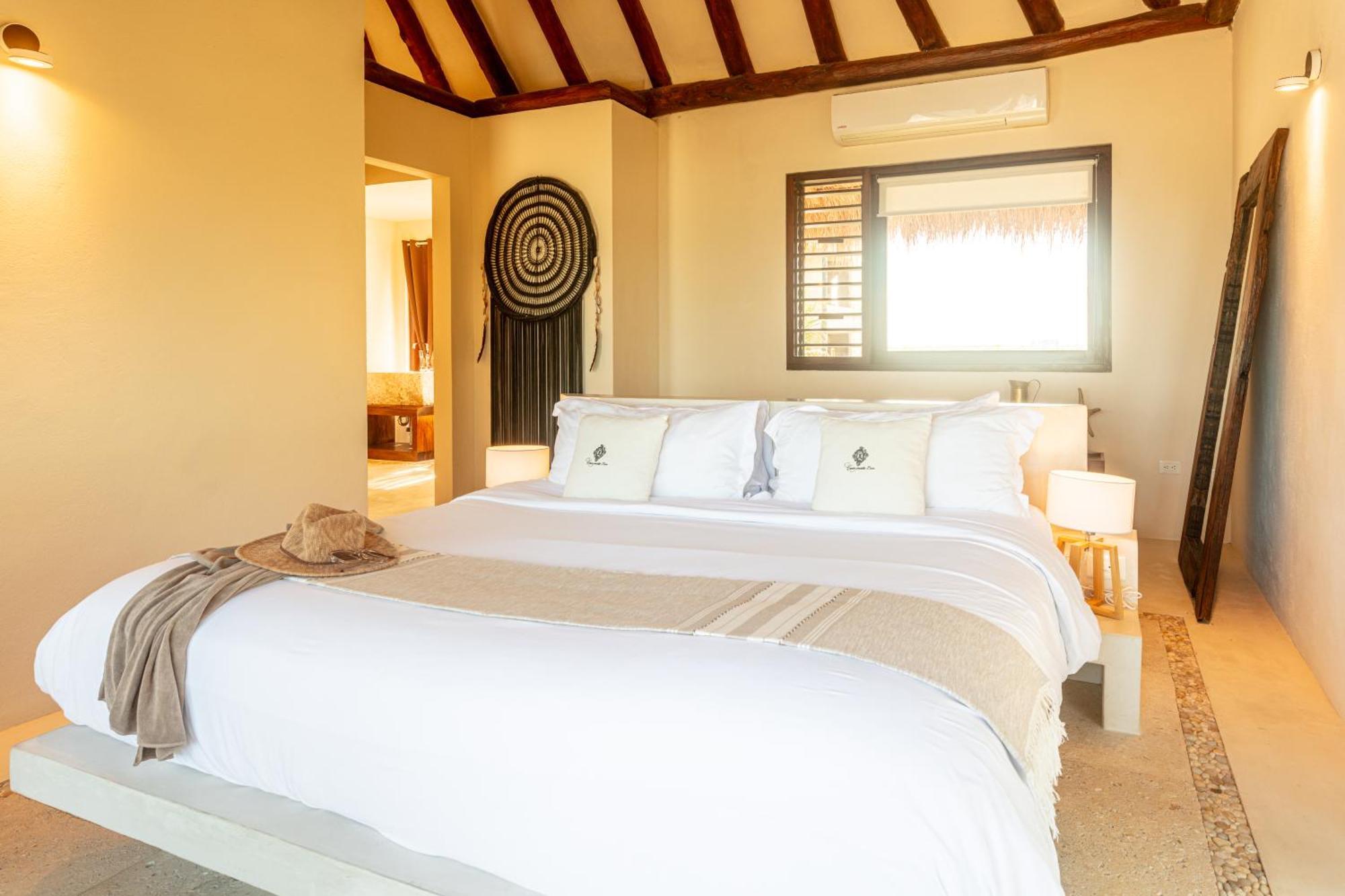 Deluxe Double Room with Balcony and Sea View,1661132094:JPEG