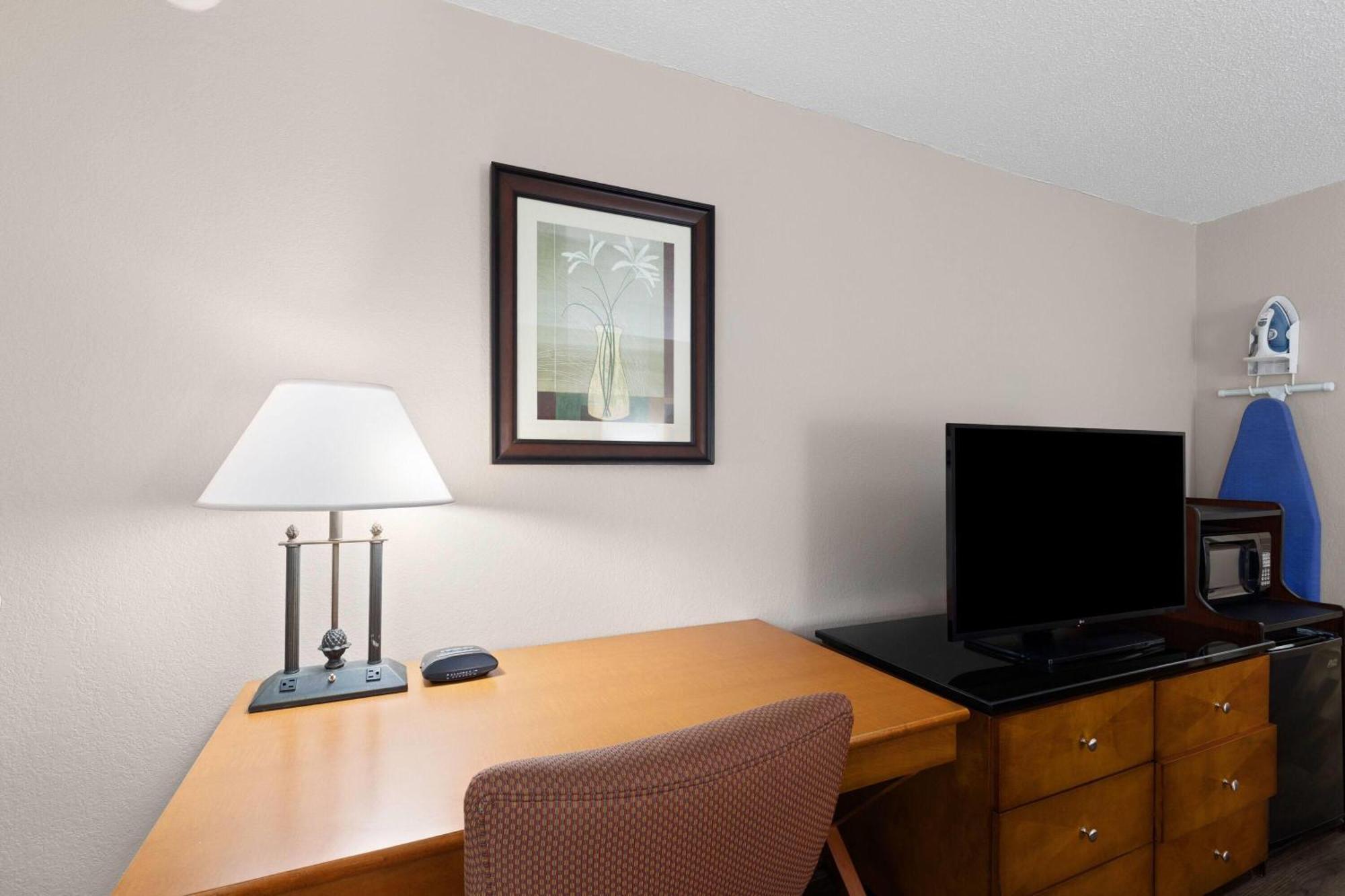 Queen Room with Two Queen Beds - Non-Smoking,1674723477:JPEG