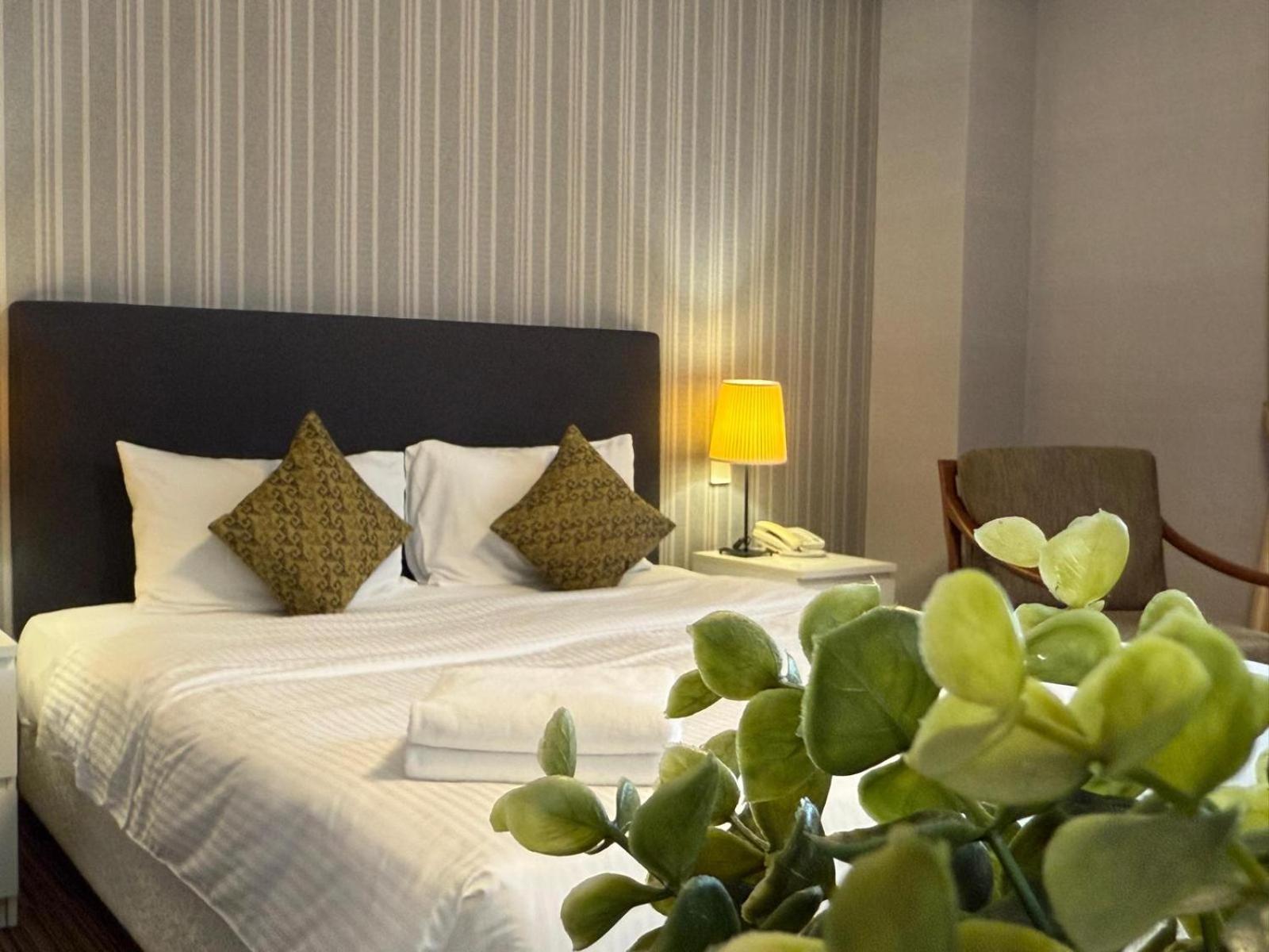 Premier One-Bedroom Apartment